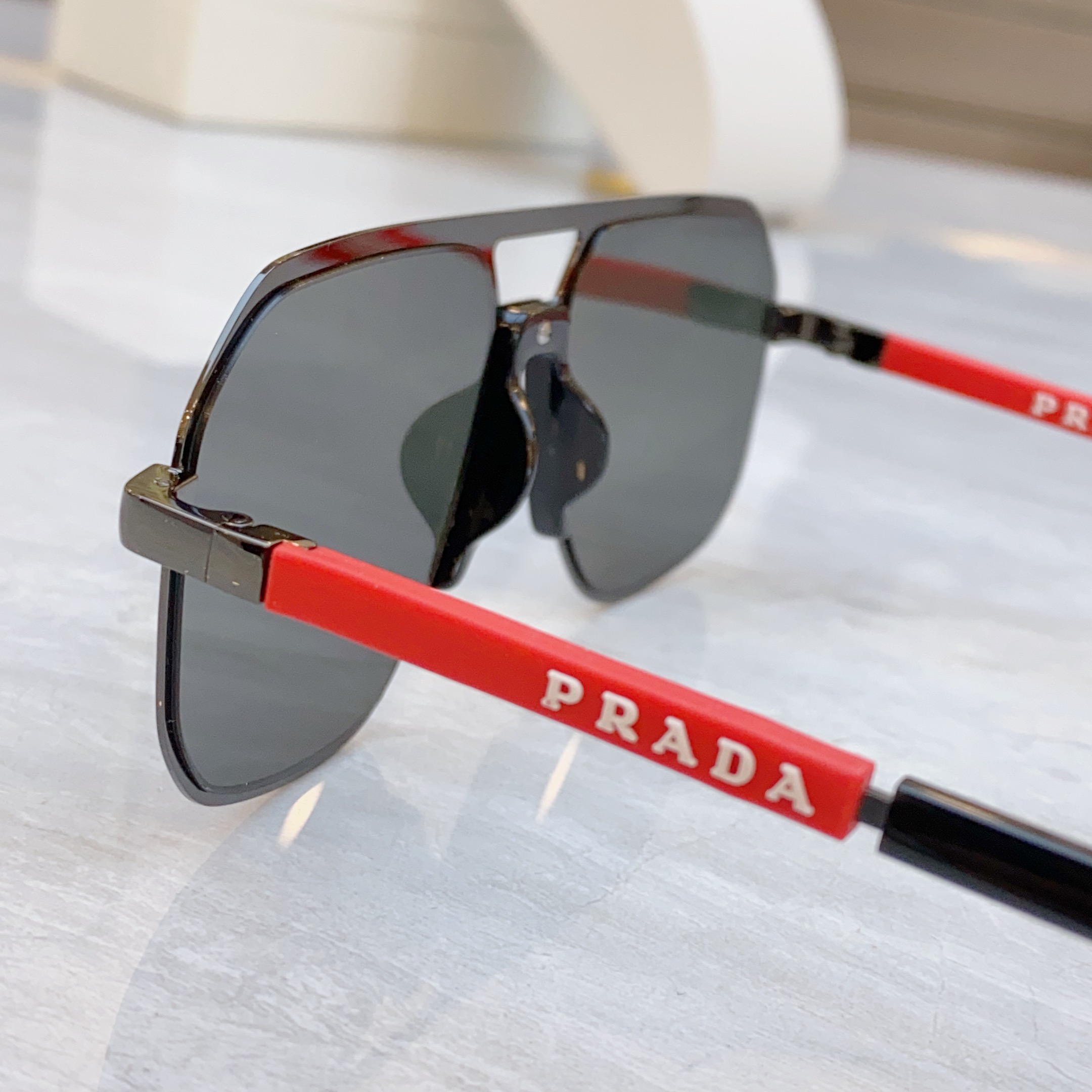 ，【PRAD*】普拉*达新款太阳镜，
MODEL：PR 179VS，SIZE：57口17-145


