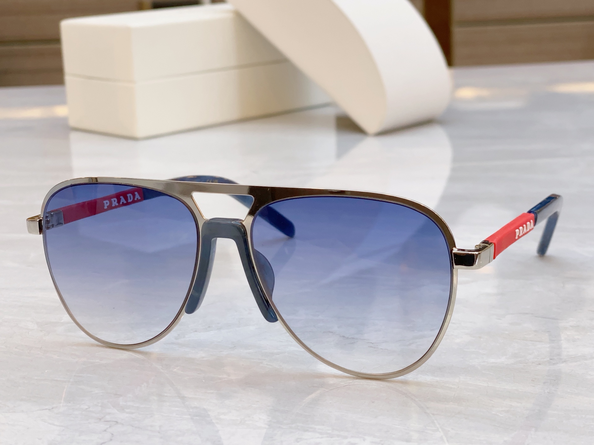 ，【PRAD*】普拉*达新款太阳镜，
MODEL：PS 51XS，SIZE：58口17-145




