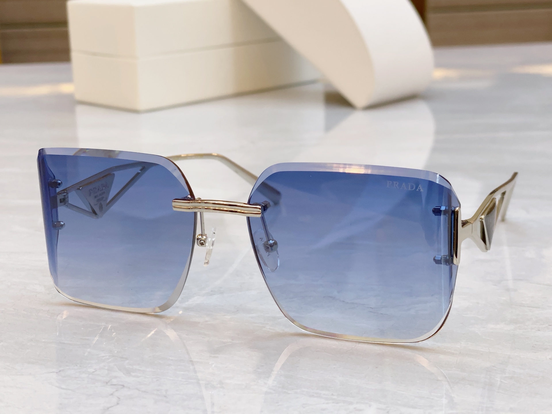，【PRAD*】普拉*达新款太阳镜，
MODEL：PR 189VS，SIZE：60口17-140



