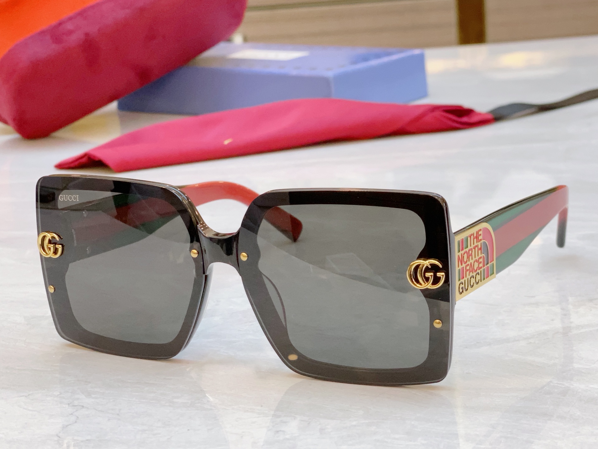 ，【GUCC*】古*驰新款太阳镜，GG1653，SIZE68口12-142








