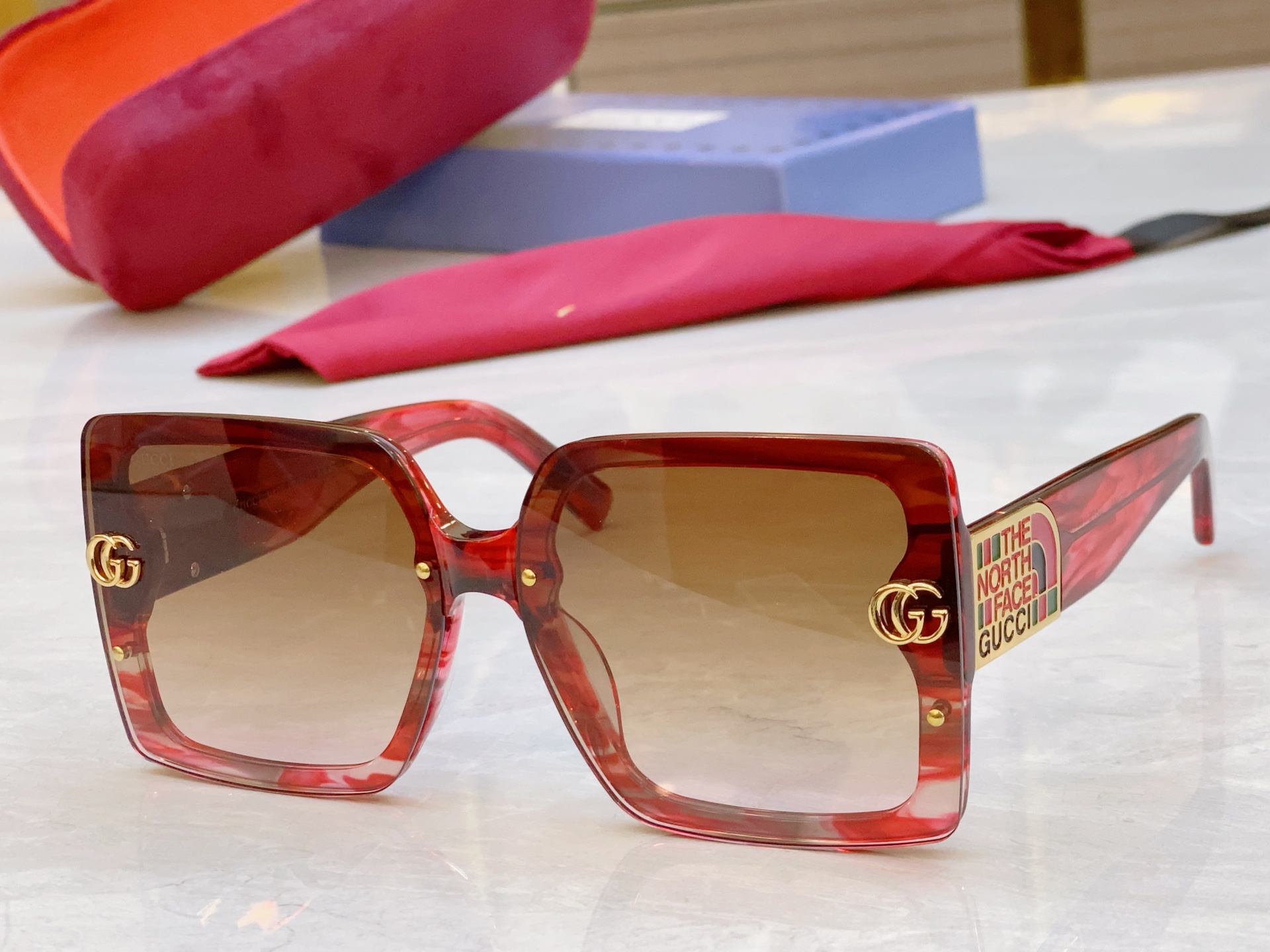 ，【GUCC*】古*驰新款太阳镜，GG1653，SIZE68口12-142







