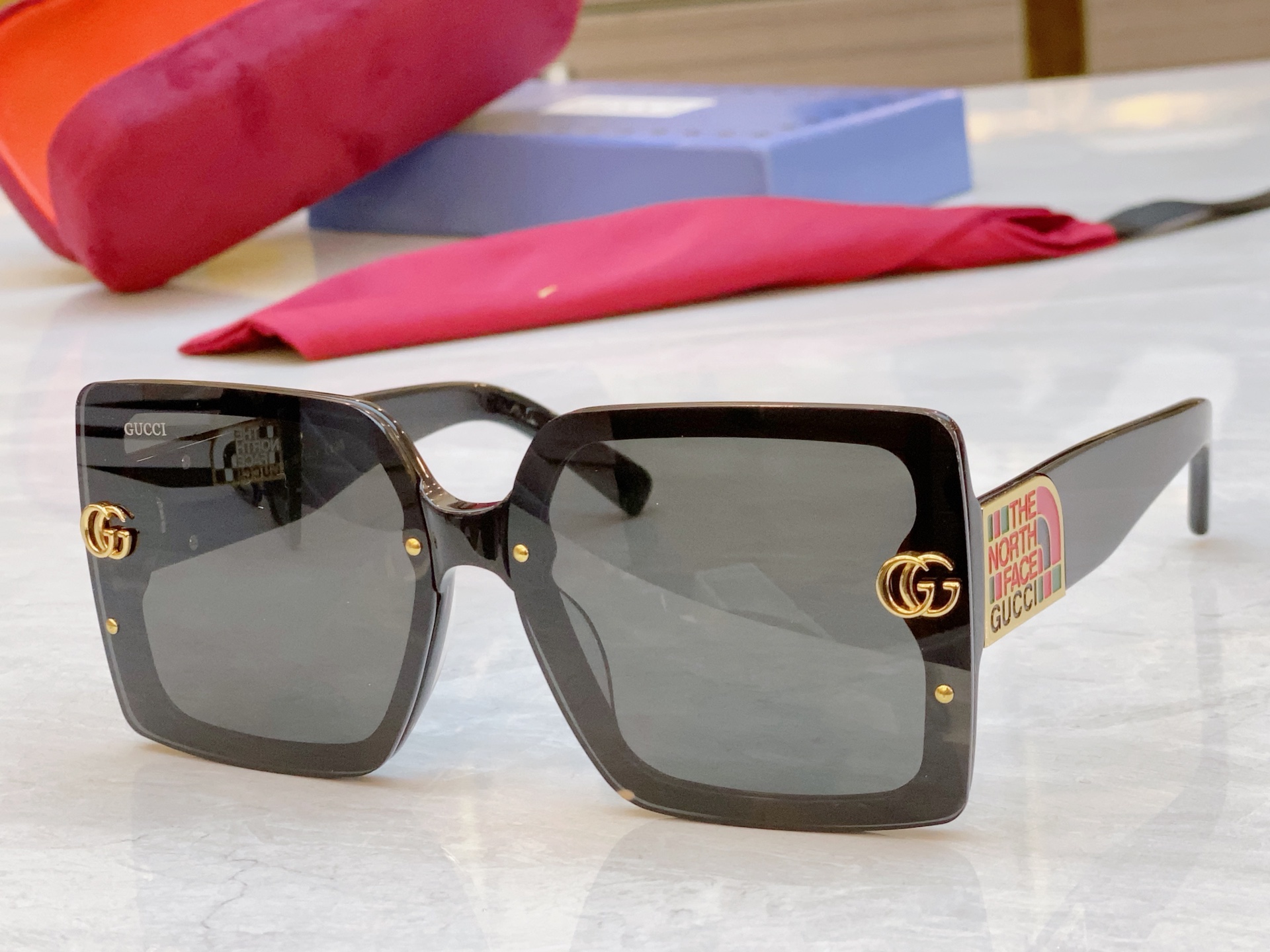 ，【GUCC*】古*驰新款太阳镜，GG1653，SIZE68口12-142







