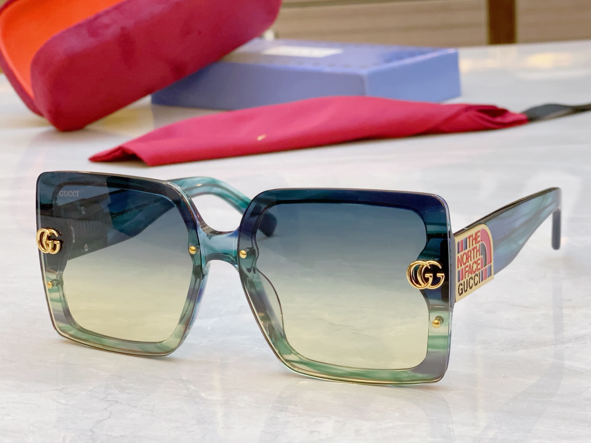 ，【GUCC*】古*驰新款太阳镜，GG1653，SIZE68口12-142







