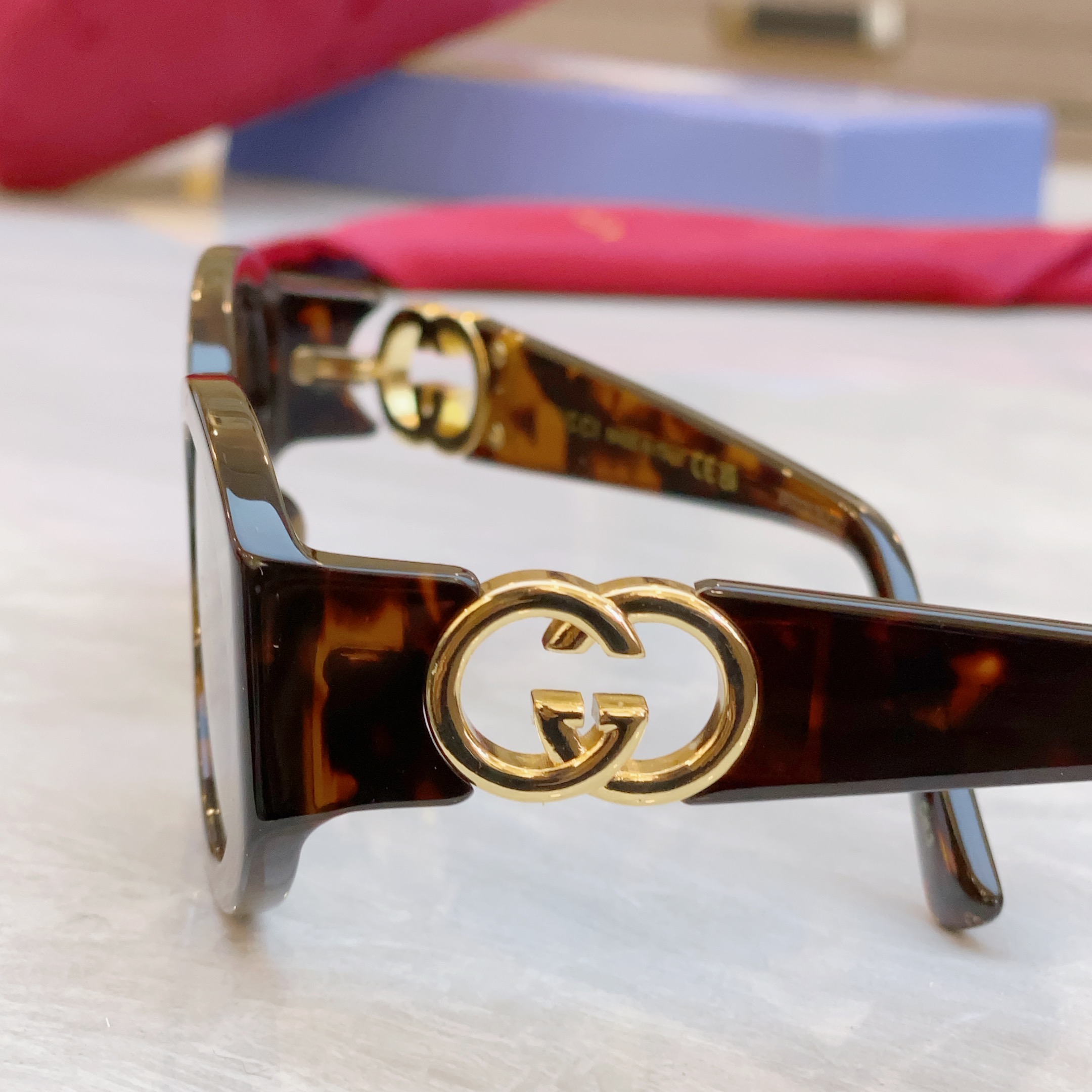 ，【GUCC*】古*驰新款太阳镜，GG1622S，SIZE56口19-135











