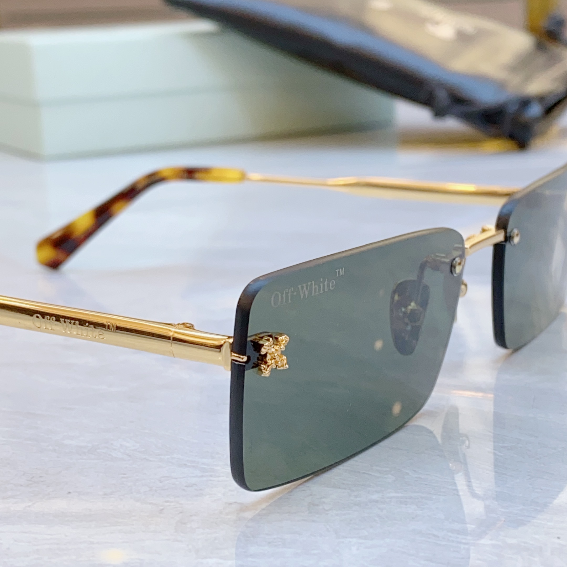，【OFF WHIT*】新款太阳镜🕶️，MODELOER1096，SIZE 63口18-145



