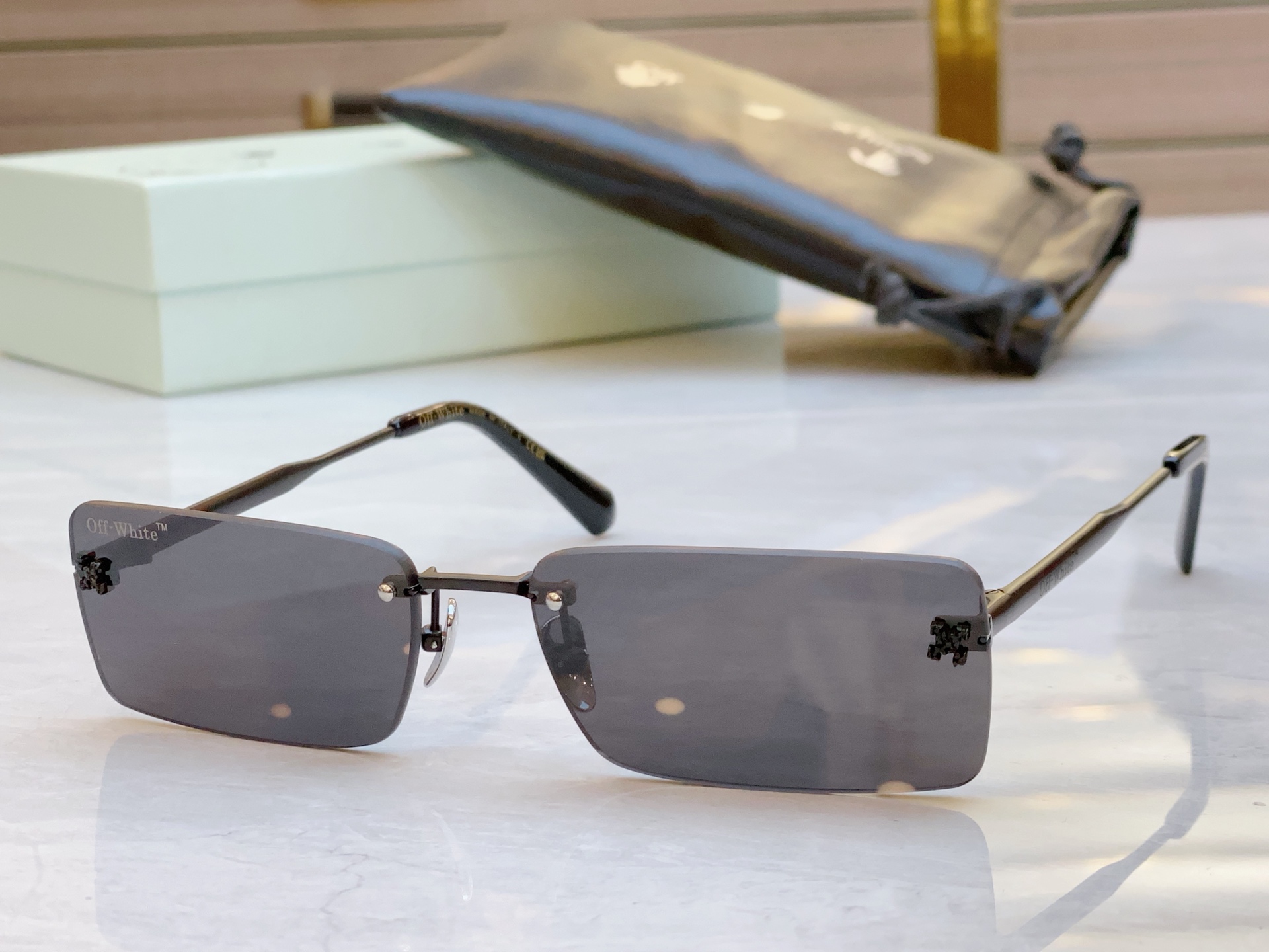 ，【OFF WHIT*】新款太阳镜🕶️，MODELOER1096，SIZE 63口18-145



