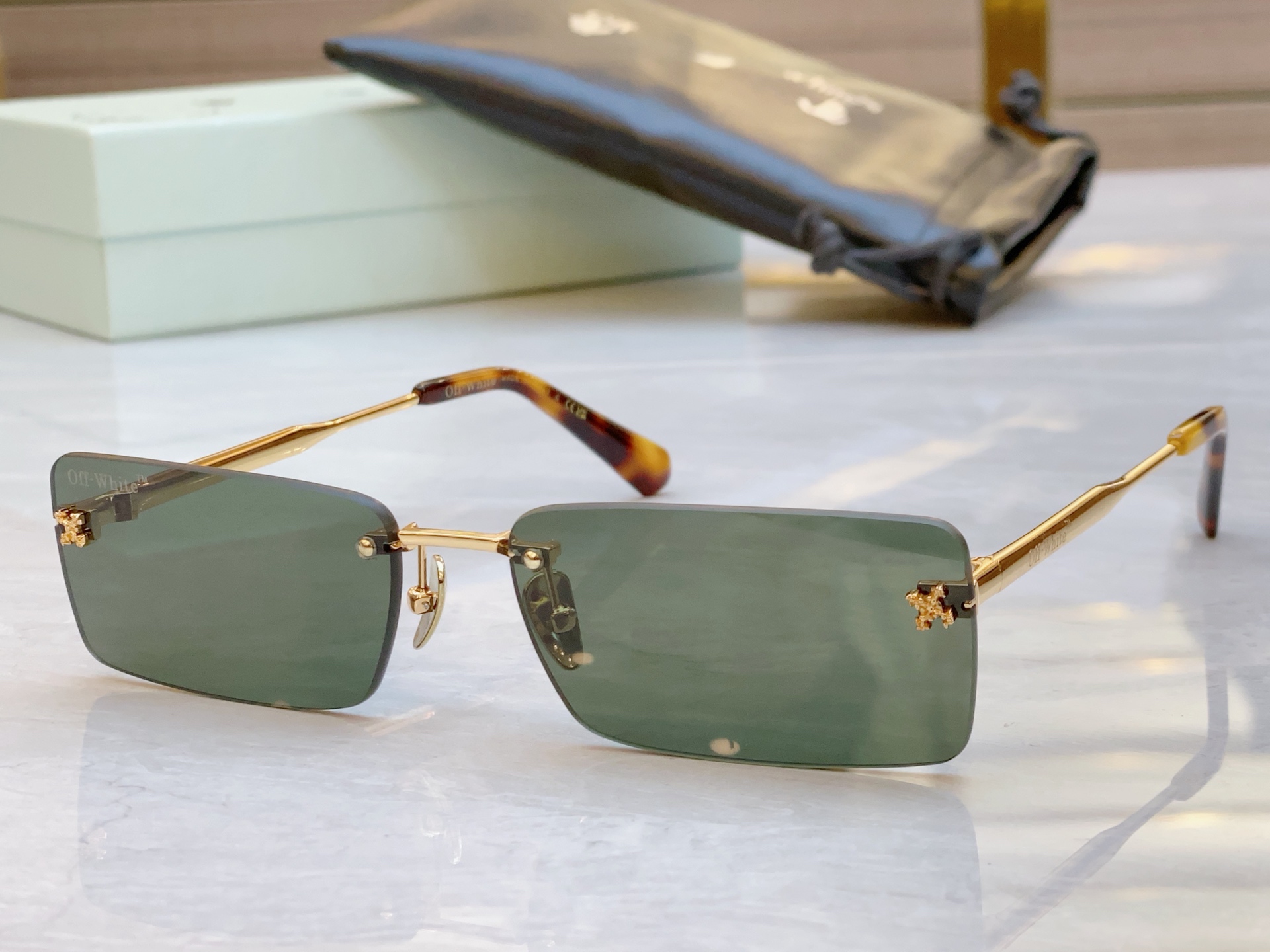 ，【OFF WHIT*】新款太阳镜🕶️，MODELOER1096，SIZE 63口18-145



