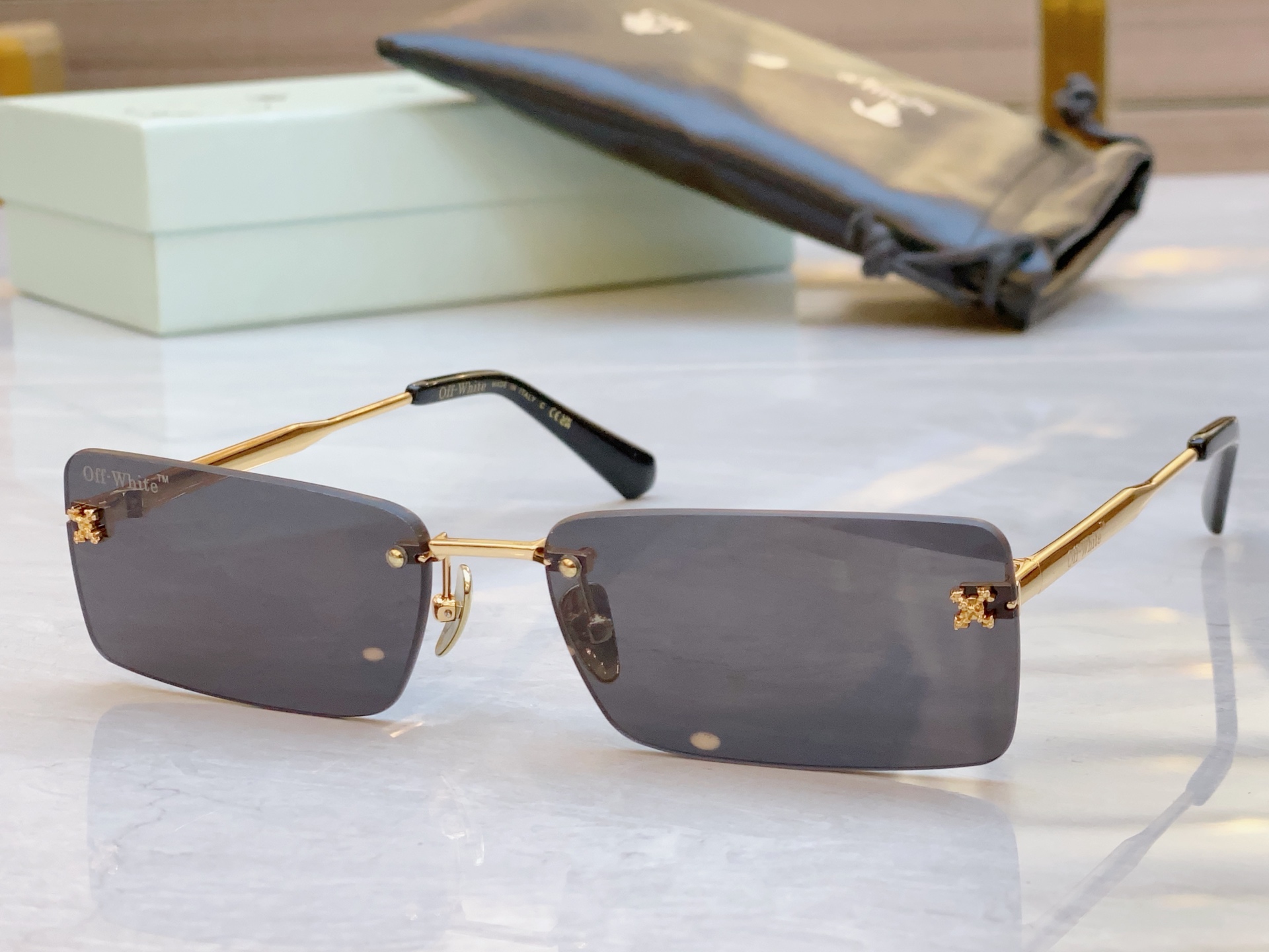 ，【OFF WHIT*】新款太阳镜🕶️，MODELOER1096，SIZE 63口18-145



