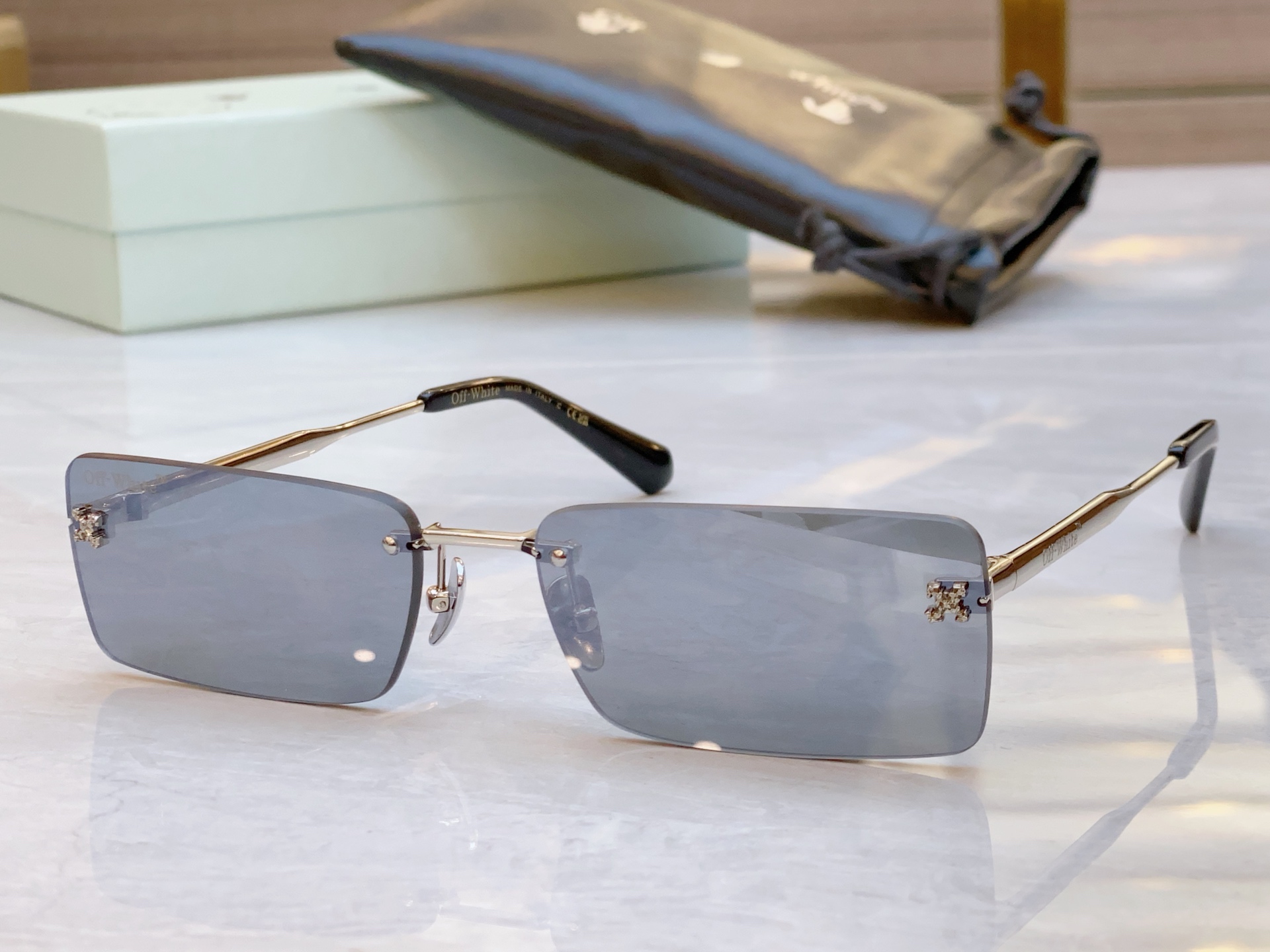 ，【OFF WHIT*】新款太阳镜🕶️，MODELOER1096，SIZE 63口18-145



