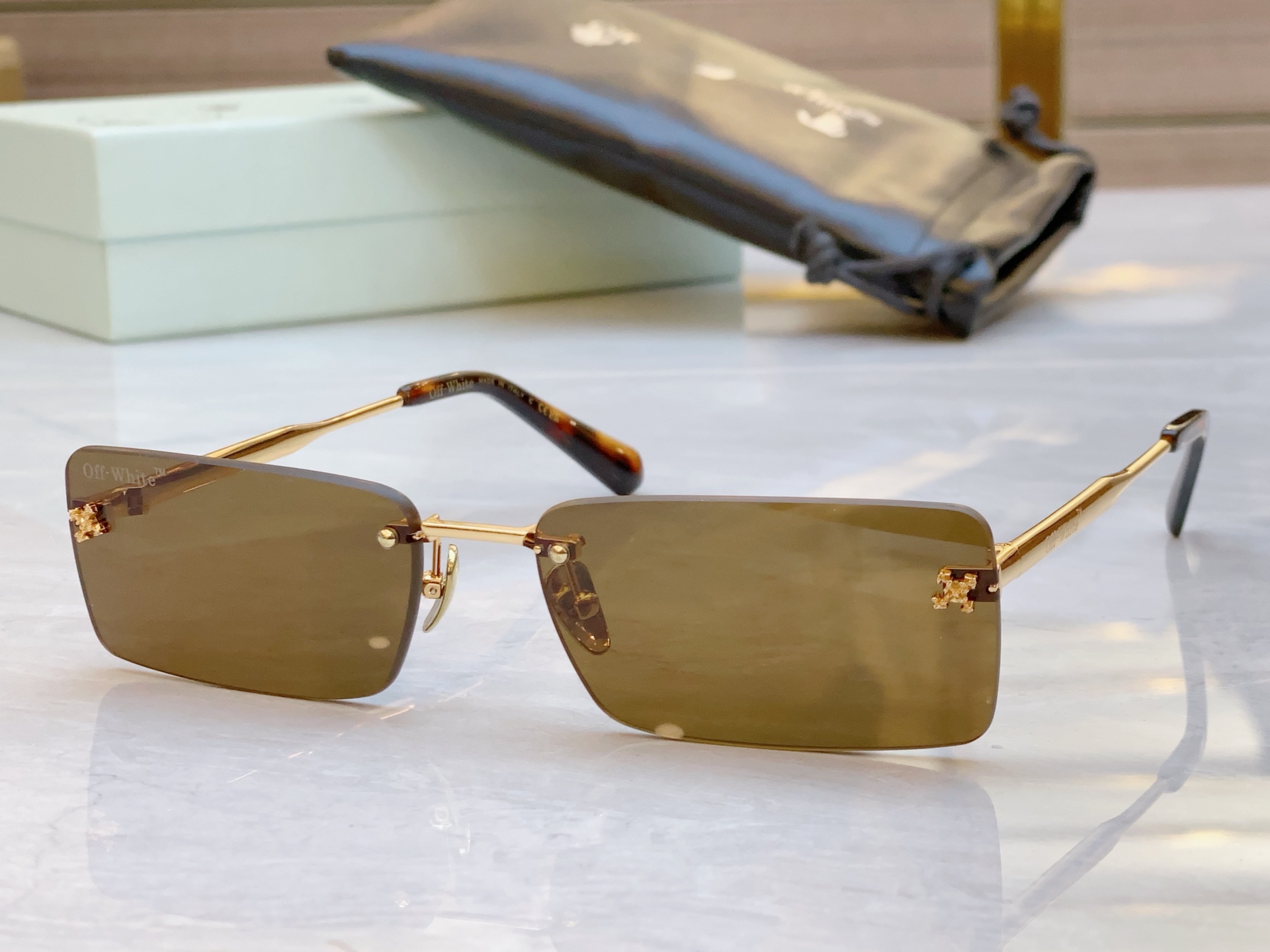 ，【OFF WHIT*】新款太阳镜🕶️，MODELOER1096，SIZE 63口18-145



