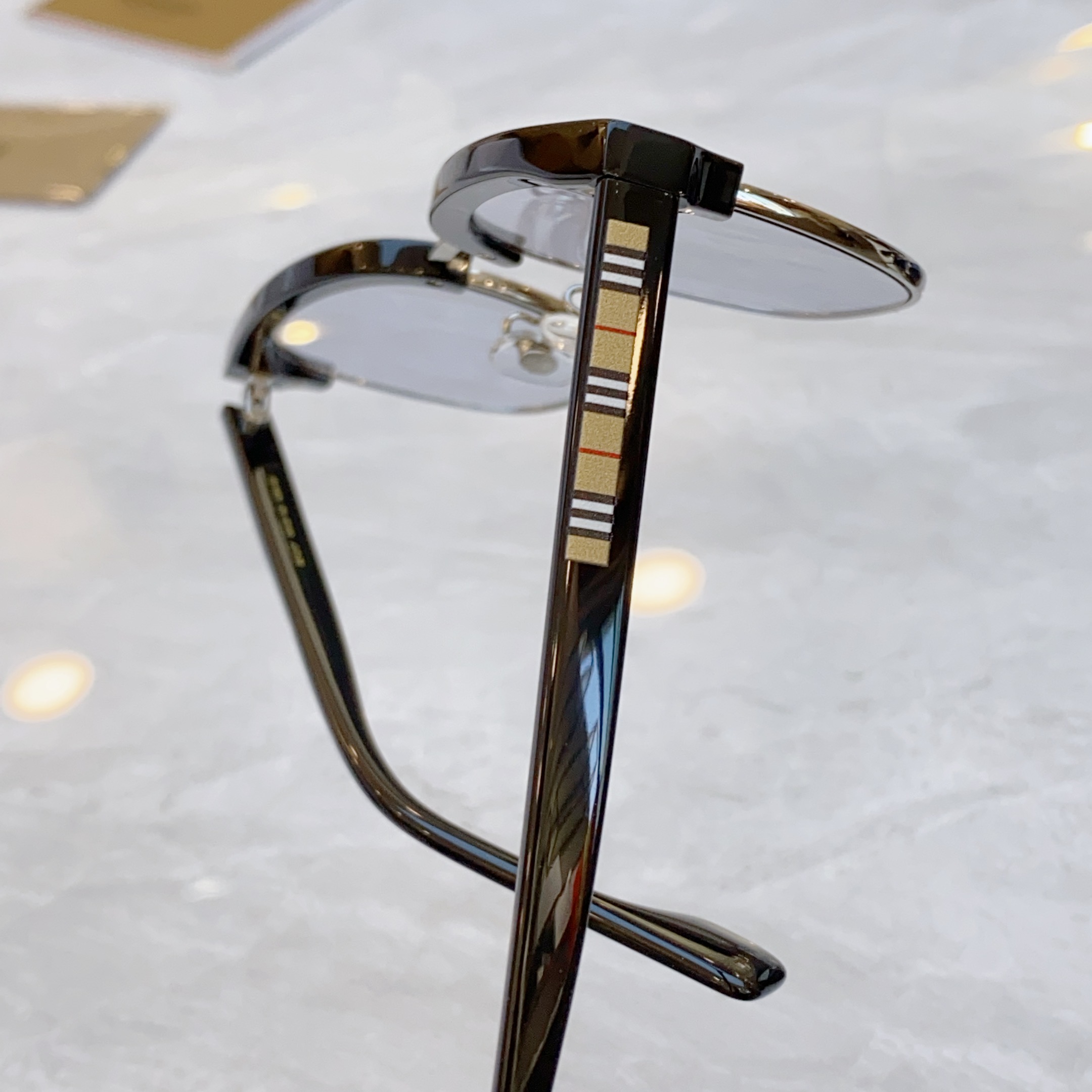 ，【BURBERR*】巴宝*莉新款太阳镜🕶️，MODEL：BE4317，SIZE：56口20-145

