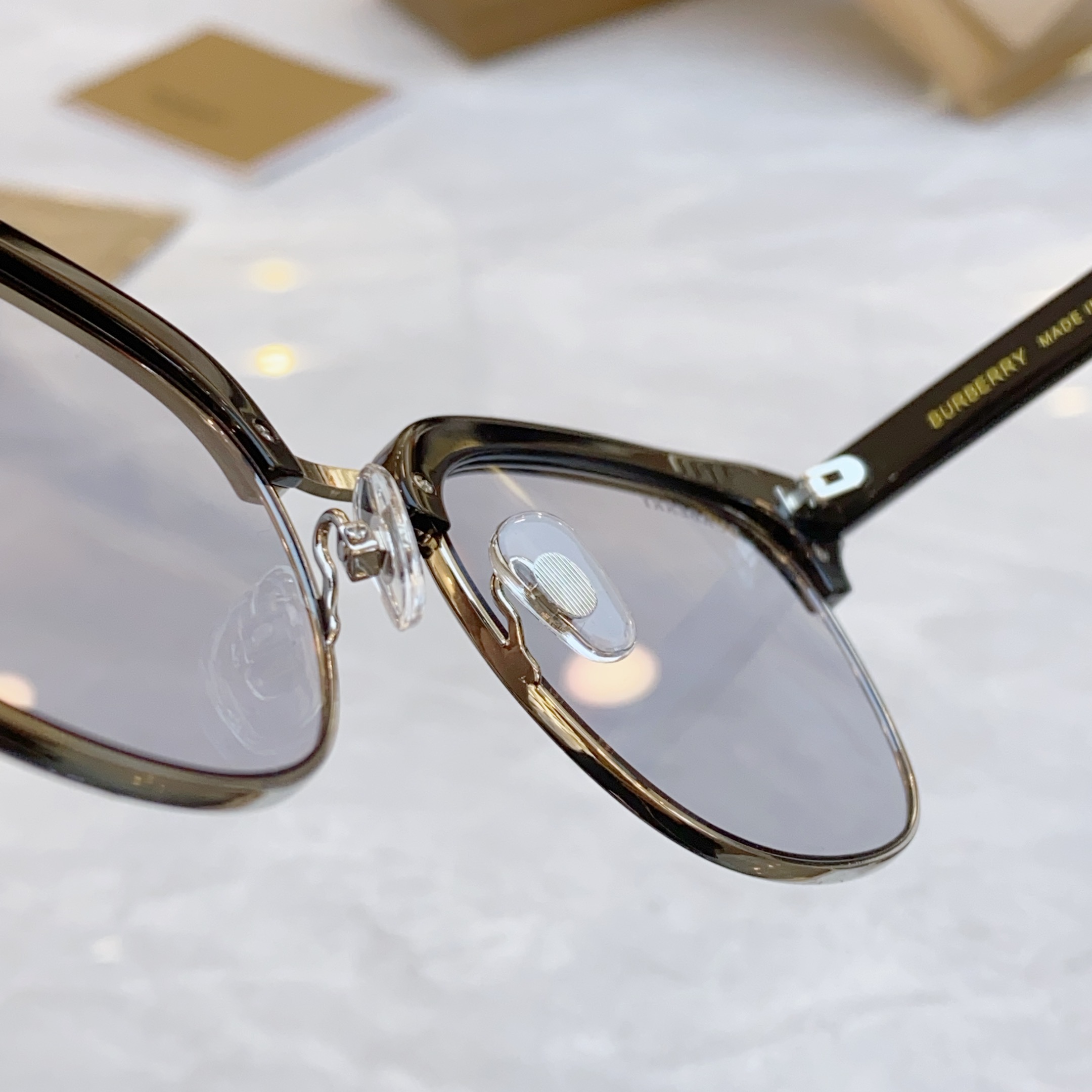 ，【BURBERR*】巴宝*莉新款太阳镜🕶️，MODEL：BE4317，SIZE：56口20-145

