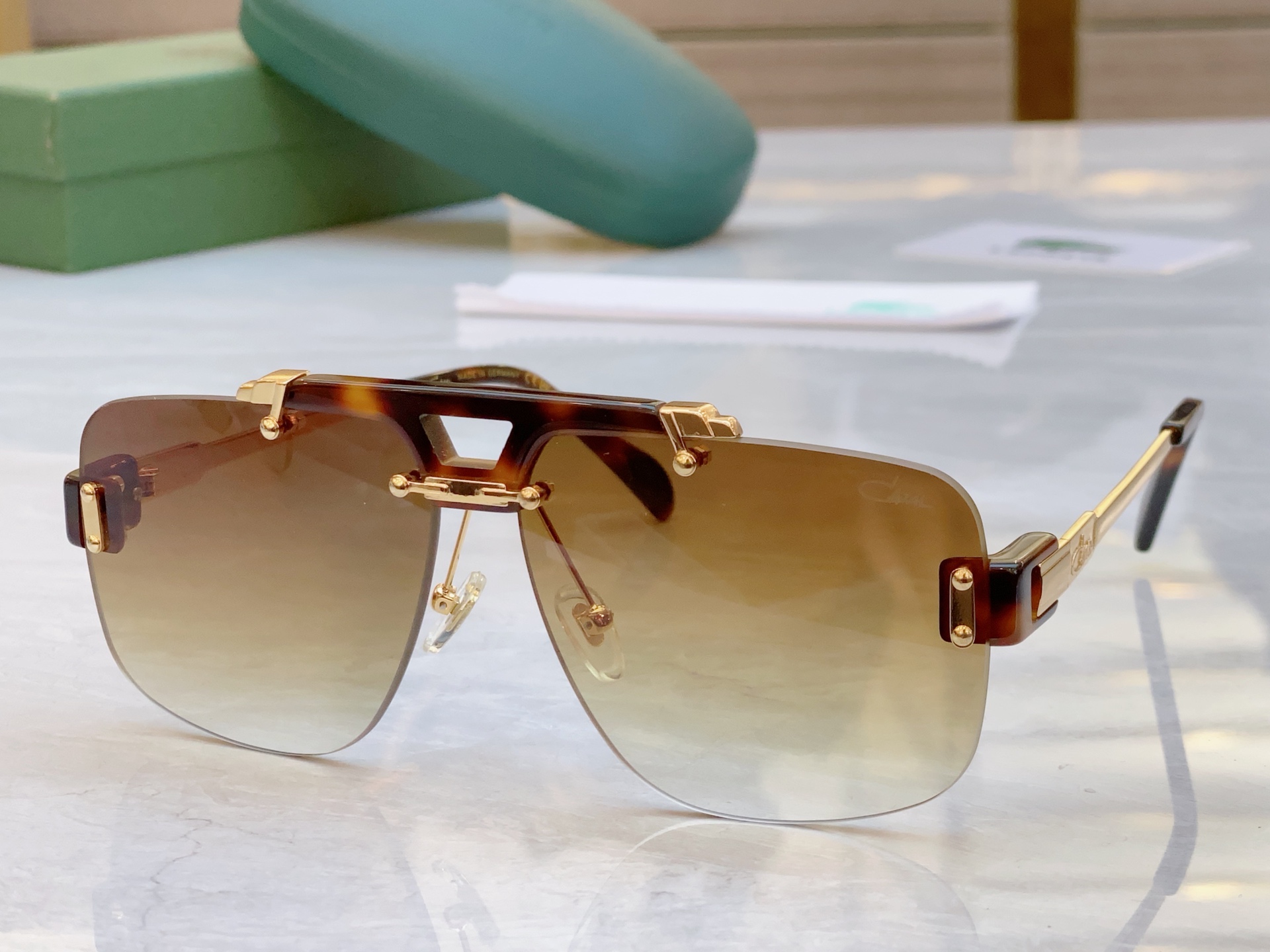 ，【CAZA*】卡加*尔新款太阳镜🕶️，MODEL：MOD.887，SIZE：62口12-135


