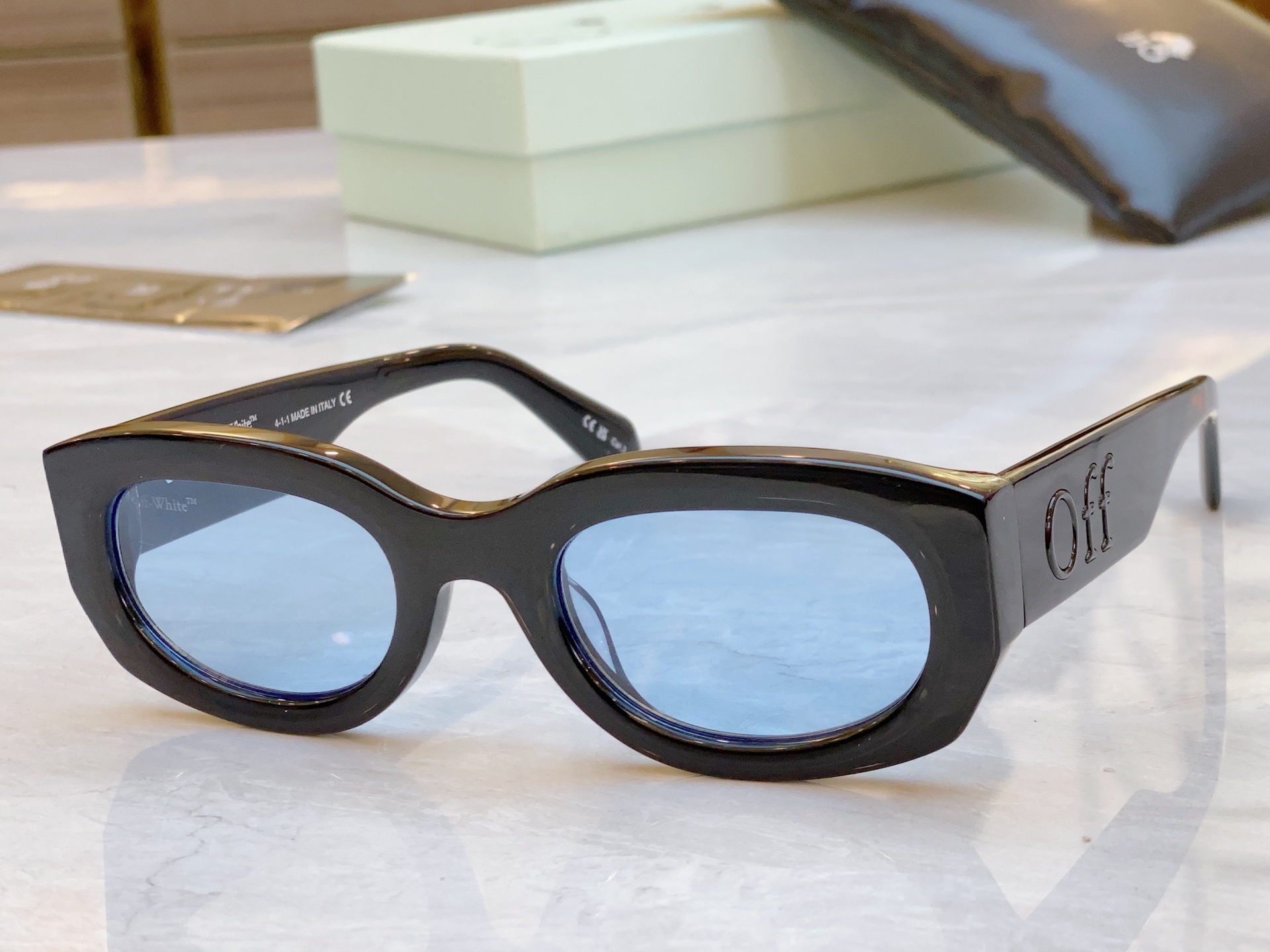 ，【OFF WHIT*】新款太阳镜🕶️，MODELOERI14E，SIZE 52口23-145




