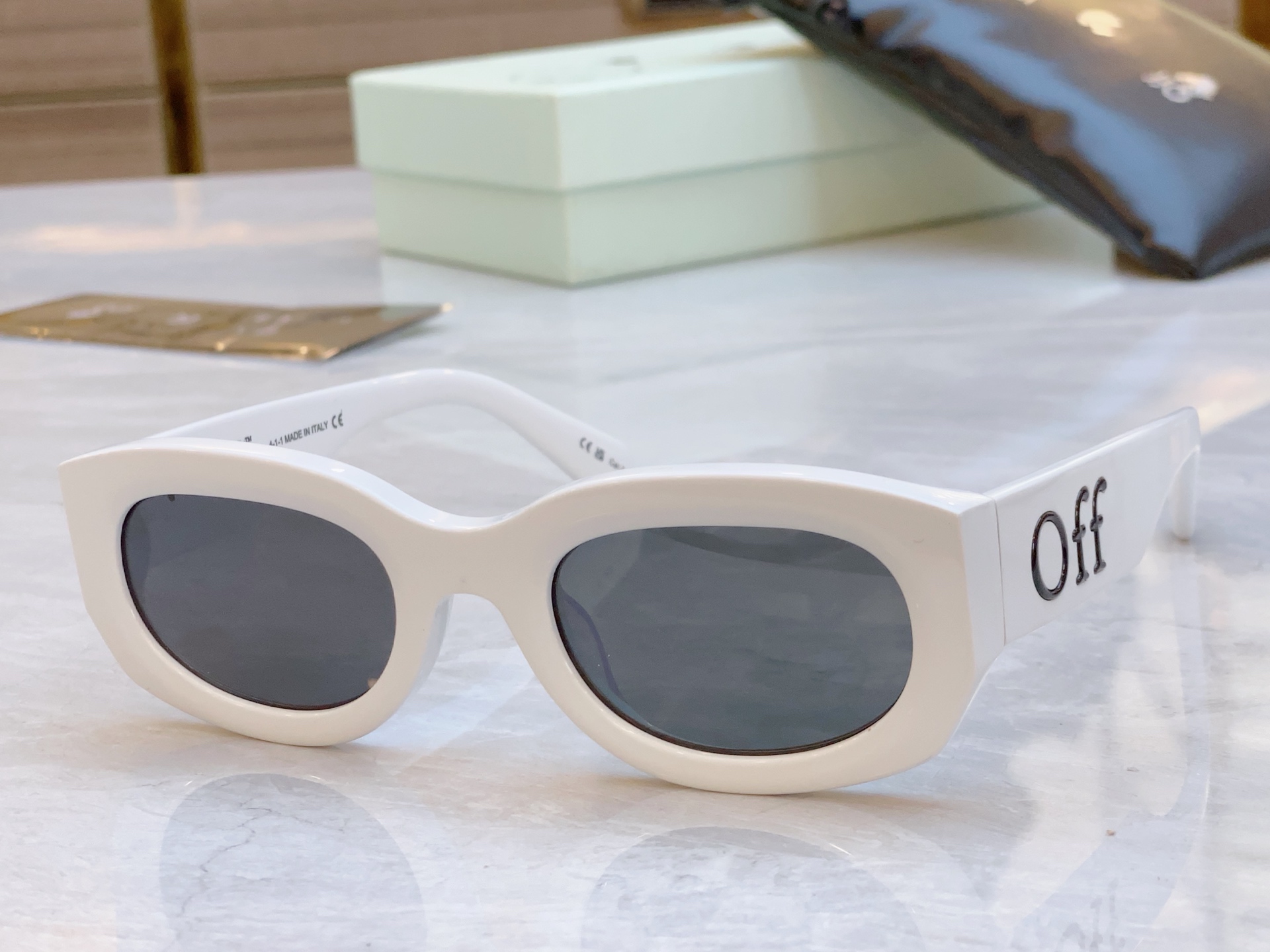 ，【OFF WHIT*】新款太阳镜🕶️，MODELOERI14E，SIZE 52口23-145




