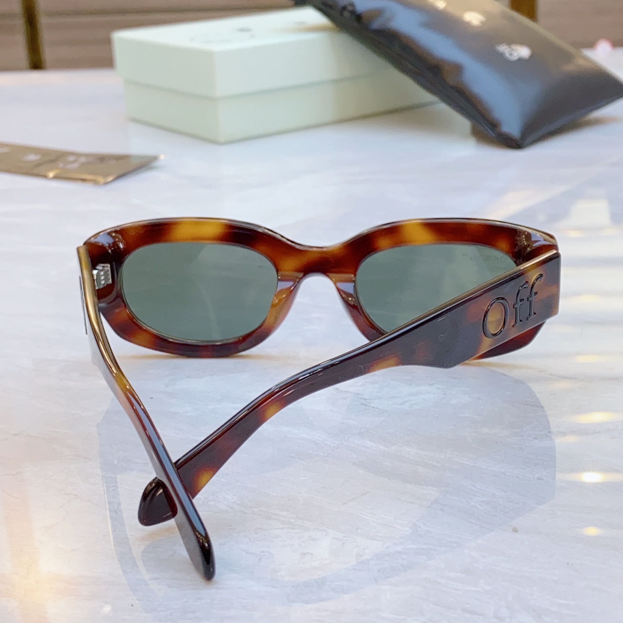 ，【OFF WHIT*】新款太阳镜🕶️，MODELOERI14E，SIZE 52口23-145




