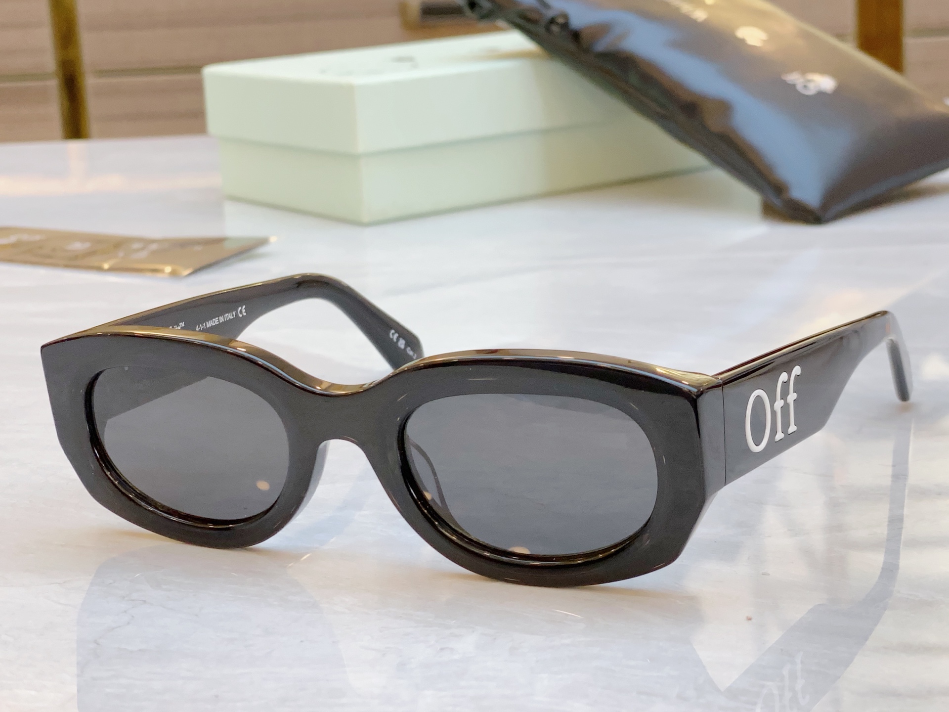 ，【OFF WHIT*】新款太阳镜🕶️，MODELOERI14E，SIZE 52口23-145




