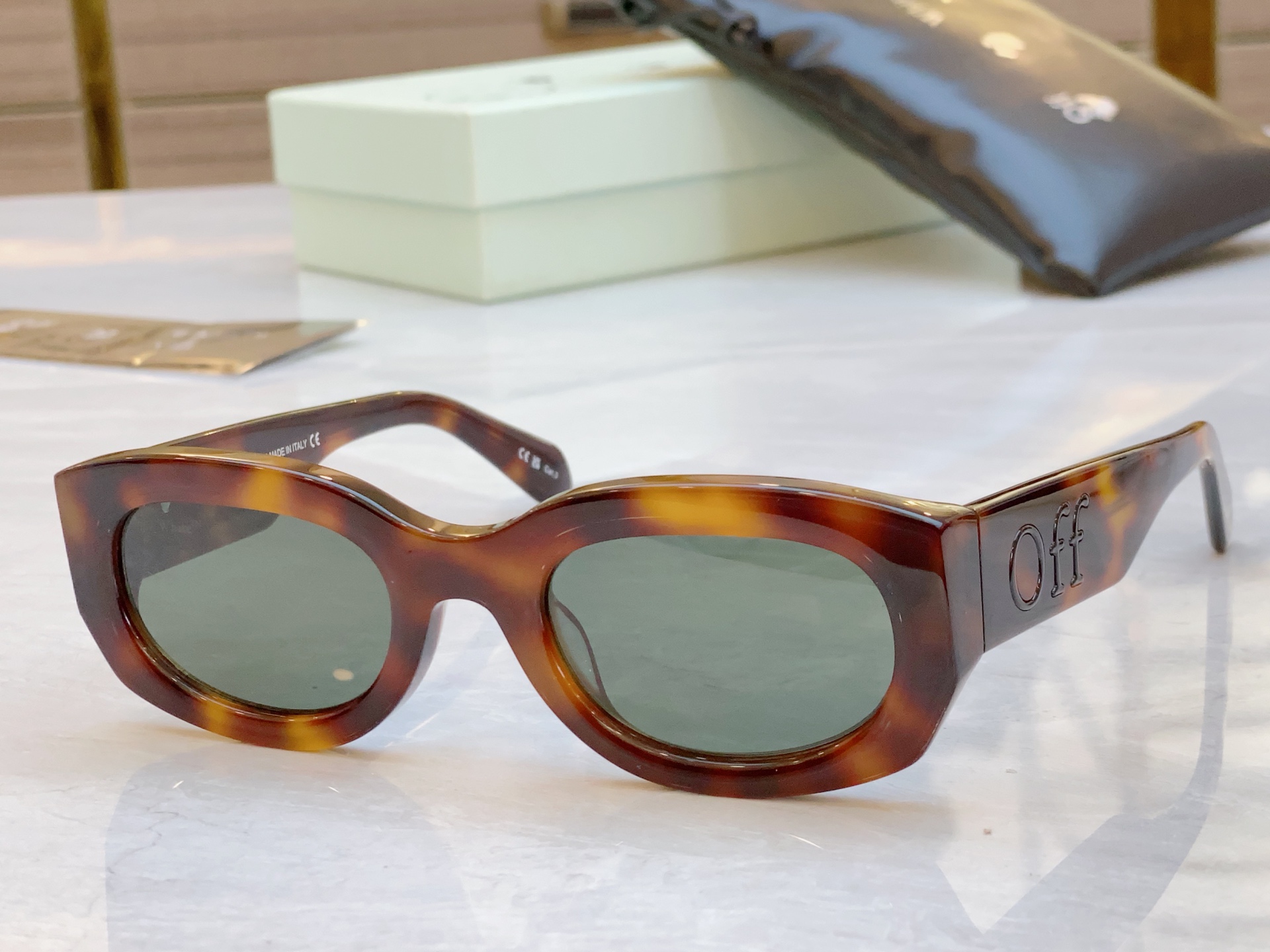 ，【OFF WHIT*】新款太阳镜🕶️，MODELOERI14E，SIZE 52口23-145





