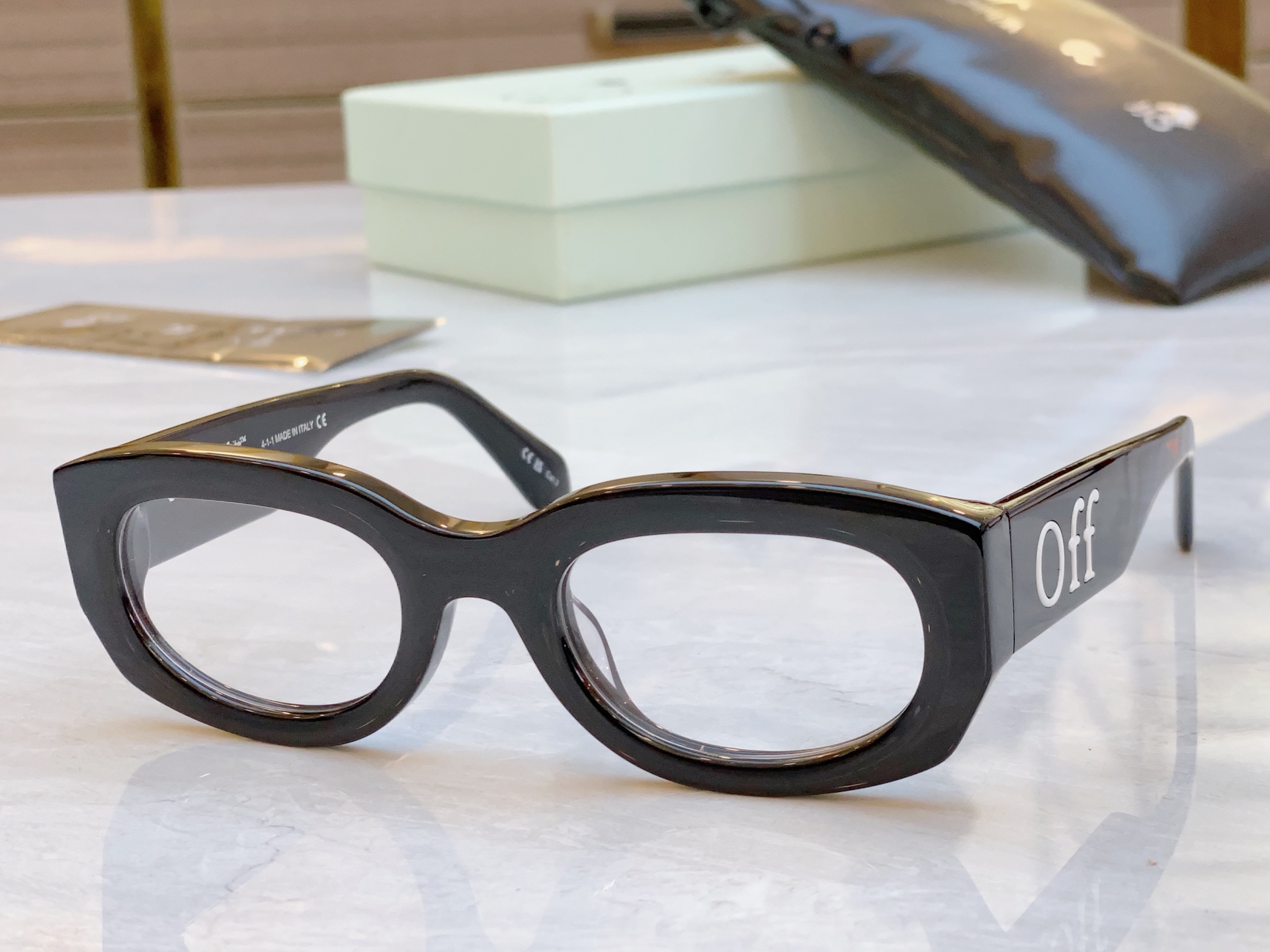 ，【OFF WHIT*】新款太阳镜🕶️，MODELOERI14E，SIZE 52口23-145




