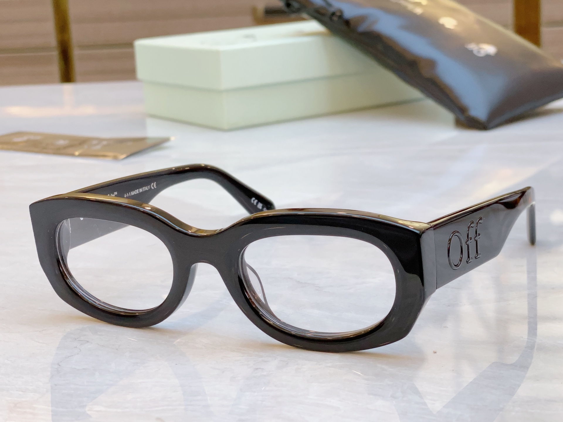 ，【OFF WHIT*】新款太阳镜🕶️，MODELOERI14E，SIZE 52口23-145




