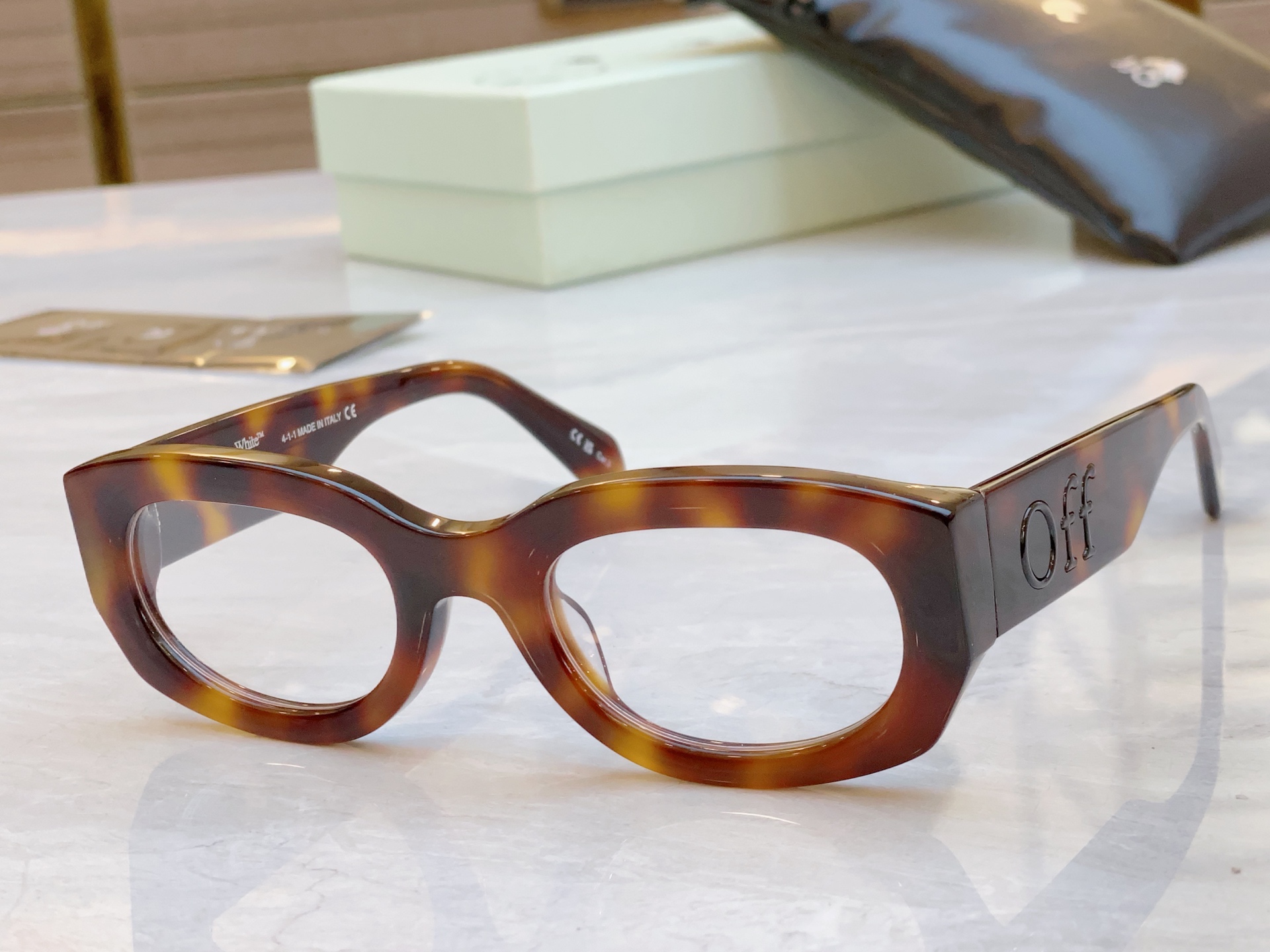 ，【OFF WHIT*】新款太阳镜🕶️，MODELOERI14E，SIZE 52口23-145




