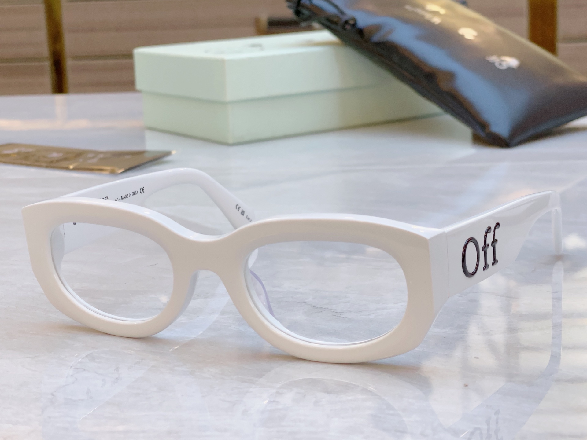，【OFF WHIT*】新款太阳镜🕶️，MODELOERI14E，SIZE 52口23-145




