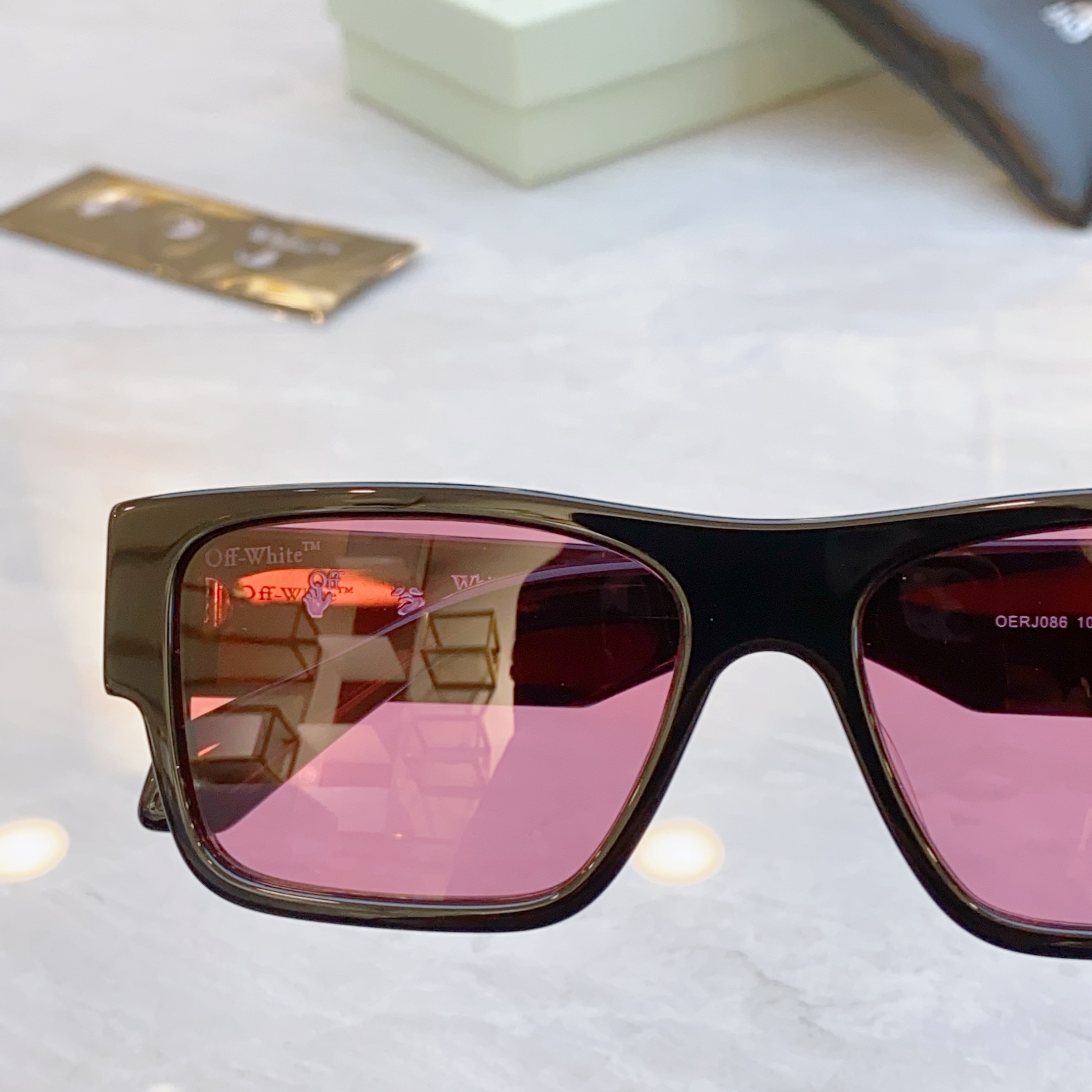 ，【OFF WHIT*】新款太阳镜🕶️，MODELOERJ086，SIZE 56口16-14


