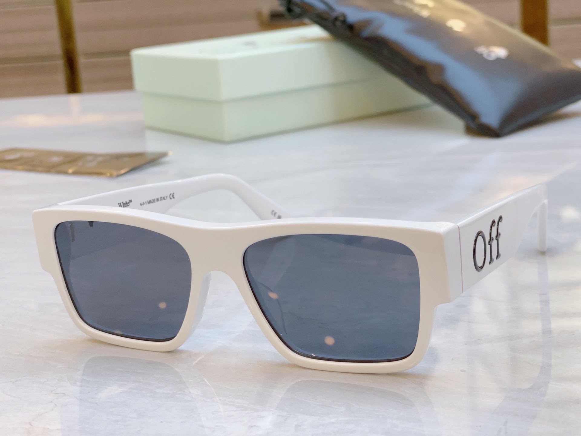 ，【OFF WHIT*】新款太阳镜🕶️，MODELOERJ086，SIZE 56口16-14


