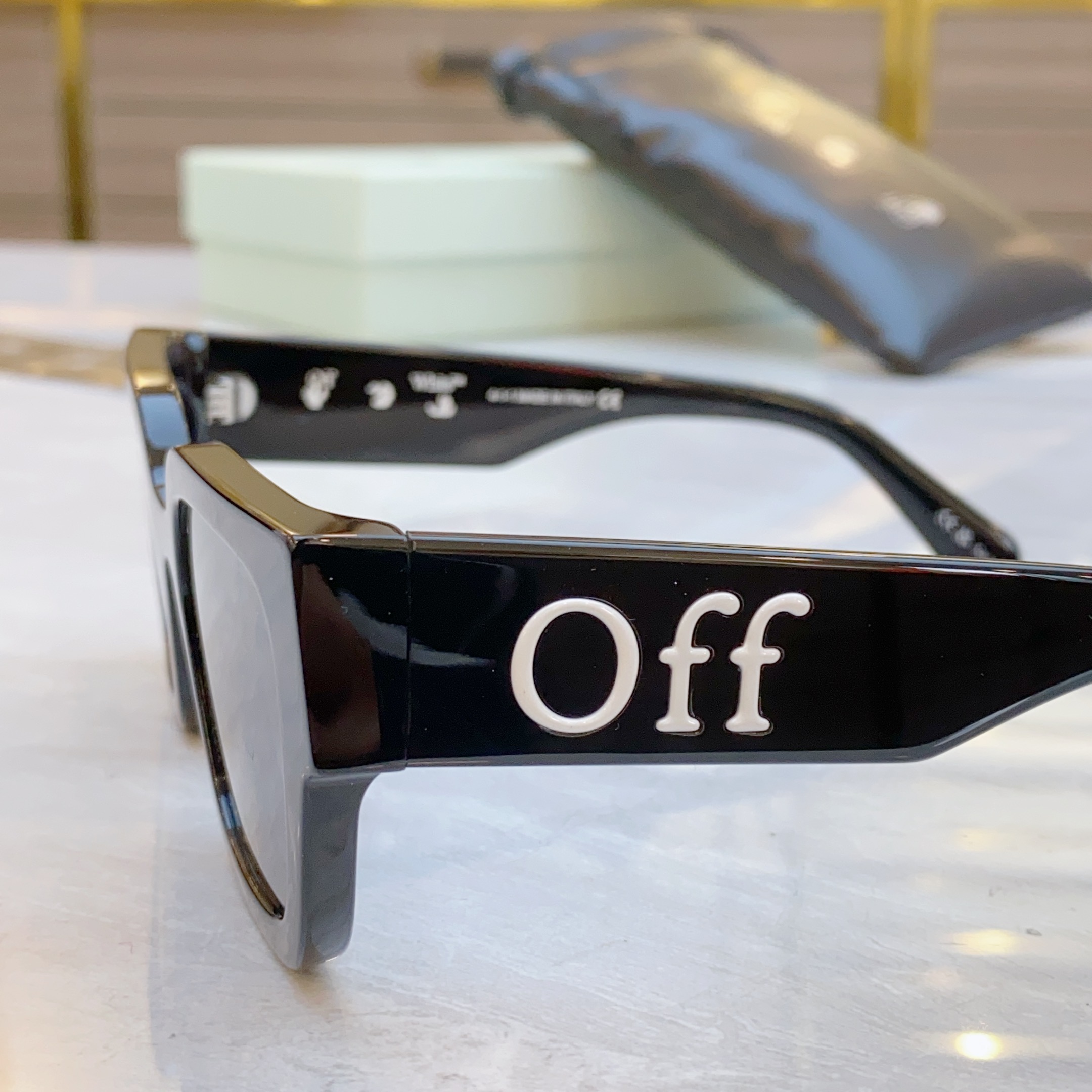 ，【OFF WHIT*】新款太阳镜🕶️，MODELOERJ085，SIZE 51口20-145



