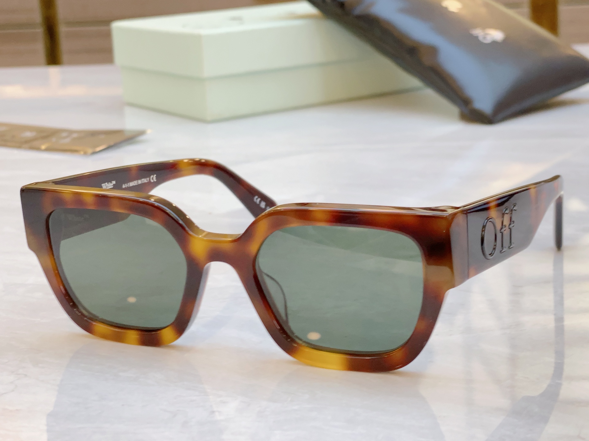 ，【OFF WHIT*】新款太阳镜🕶️，MODELOERJ085，SIZE 51口20-145



