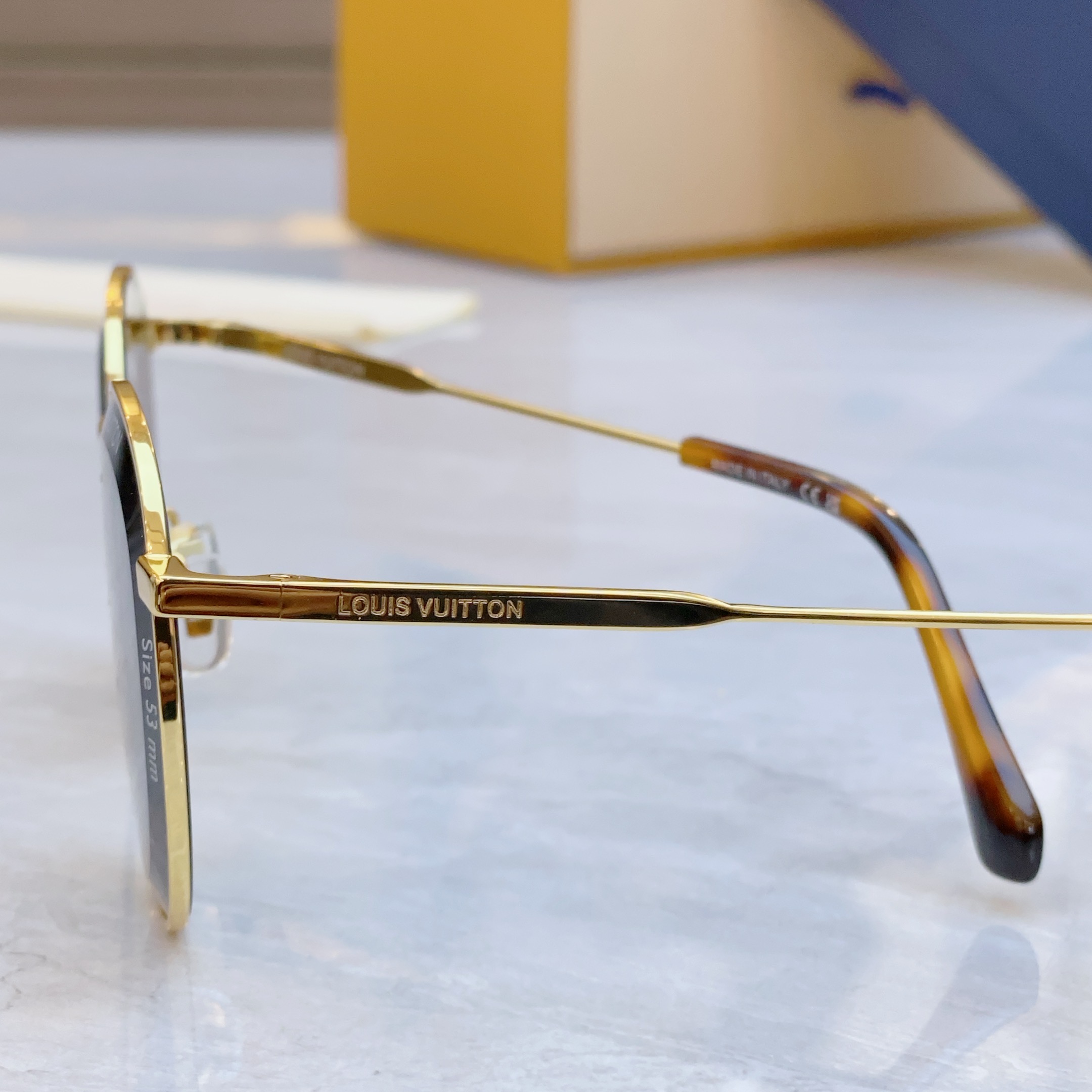 ，【LOUIS VUITTO*】路易*威登新款太阳镜，MODEL：Z2608U，SIZE：52口21-1