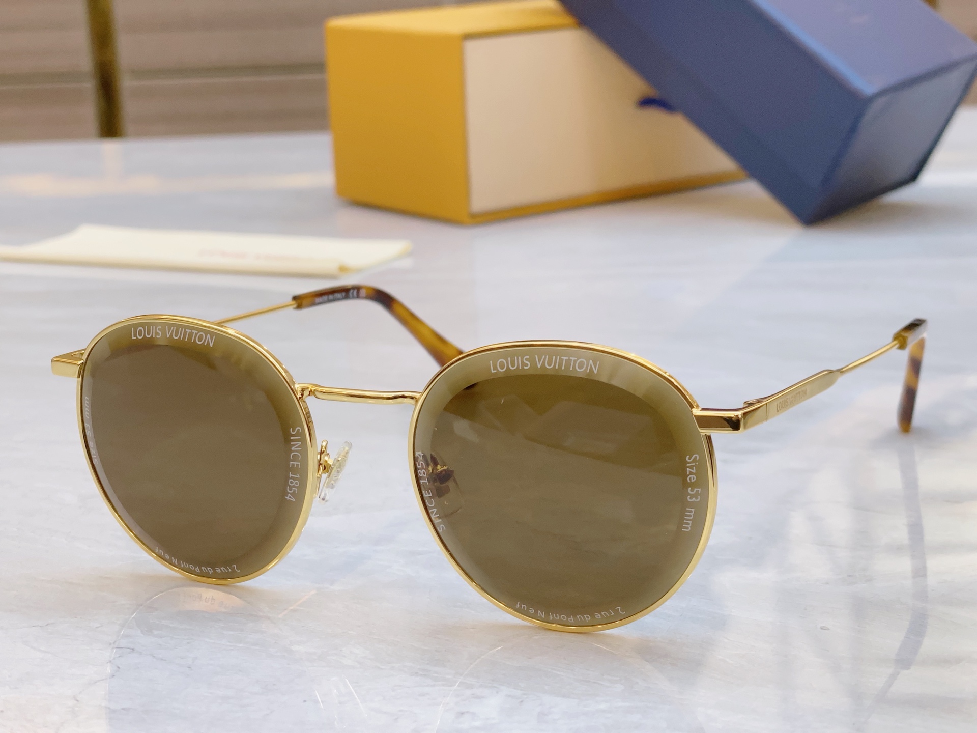 ，【LOUIS VUITTO*】路易*威登新款太阳镜，MODEL：Z2608U，SIZE：52口21-1