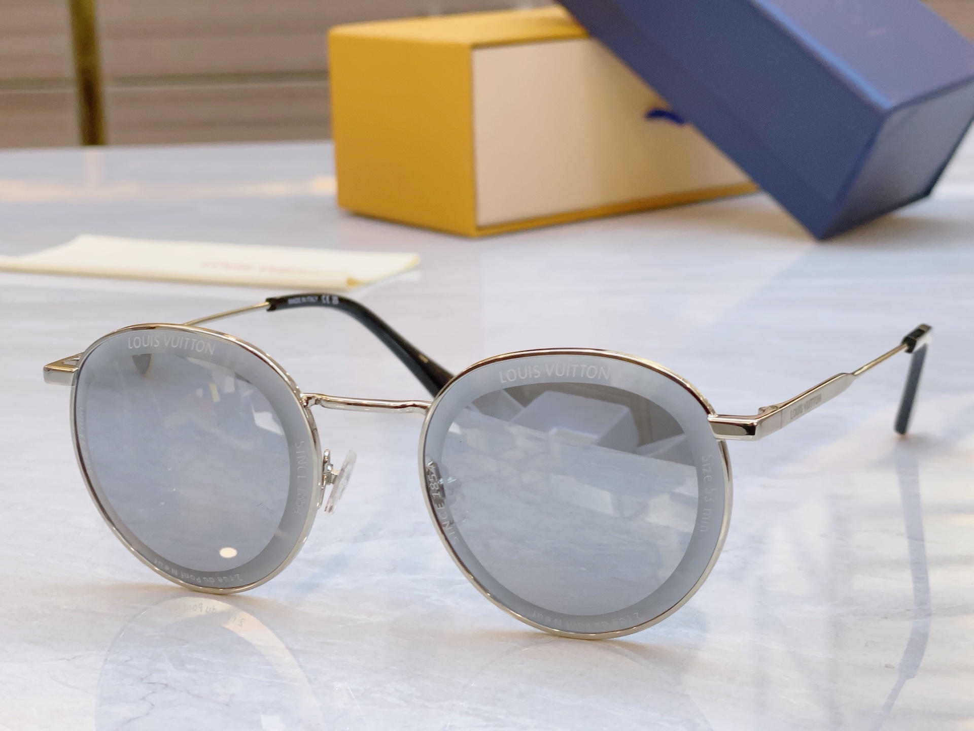 ，【LOUIS VUITTO*】路易*威登新款太阳镜，MODEL：Z2608U，SIZE：52口21-1