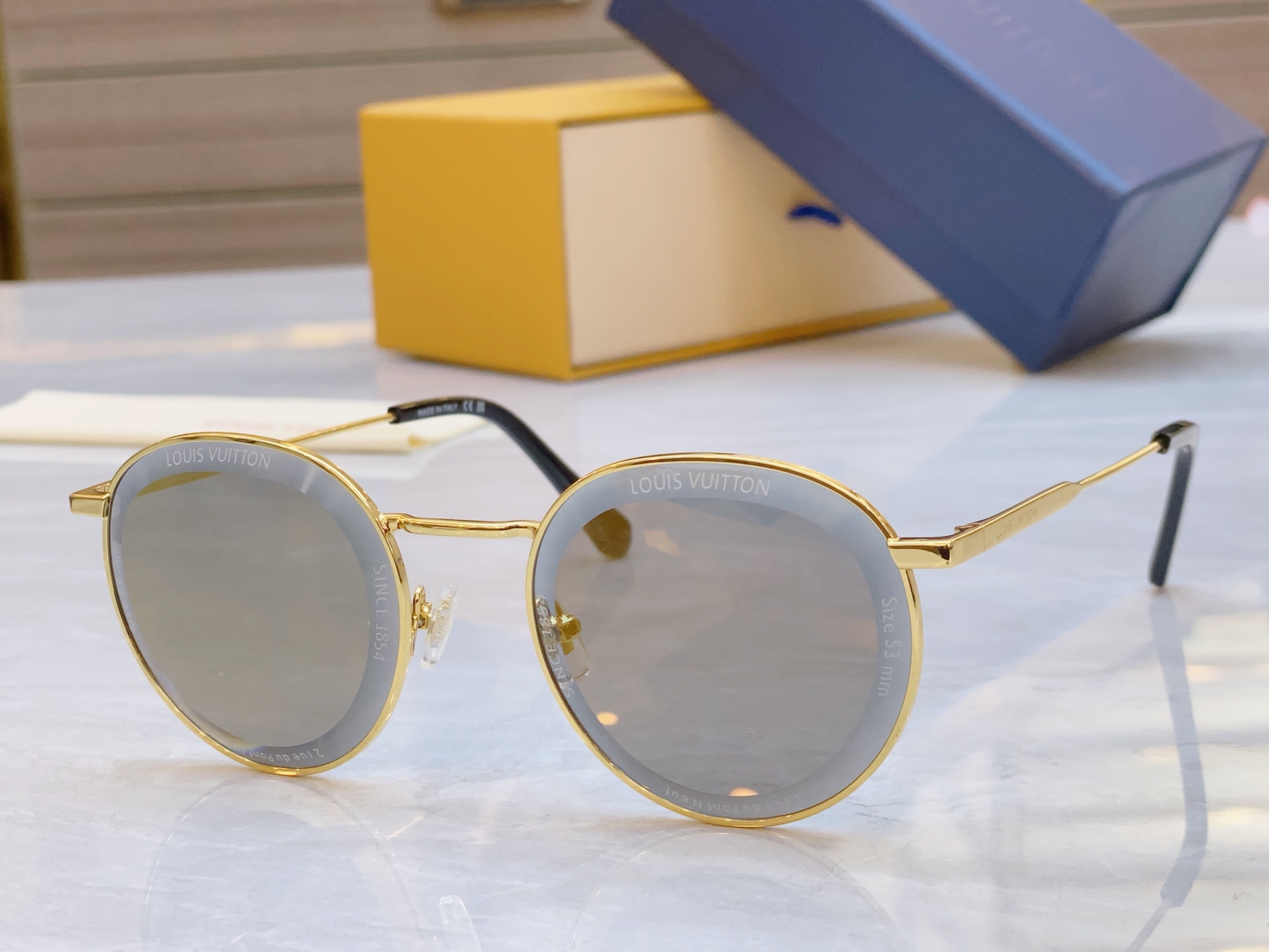 ，【LOUIS VUITTO*】路易*威登新款太阳镜，MODEL：Z2608U，SIZE：52口21-1