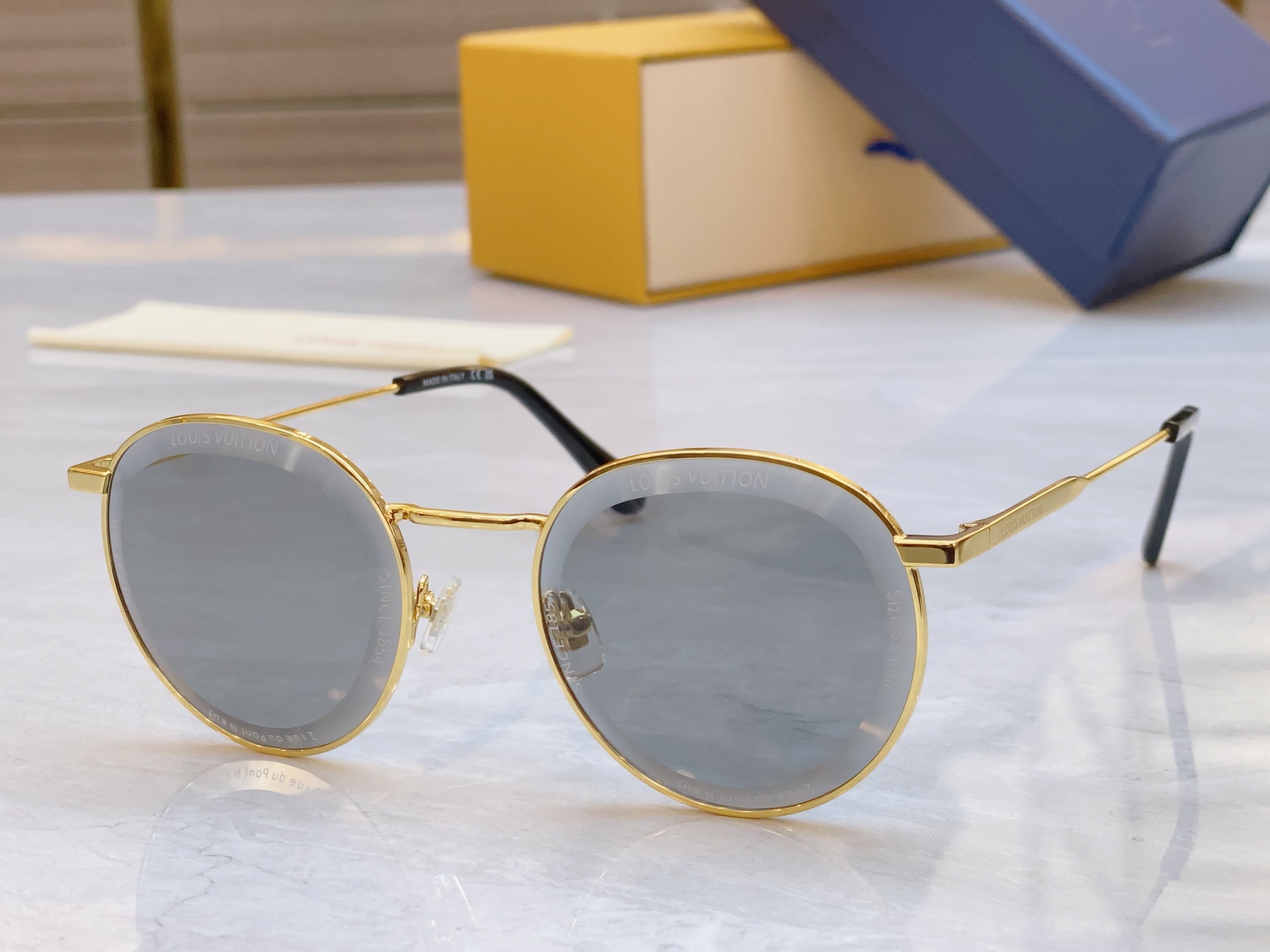 ，【LOUIS VUITTO*】路易*威登新款太阳镜，MODEL：Z2608U，SIZE：52口21-1