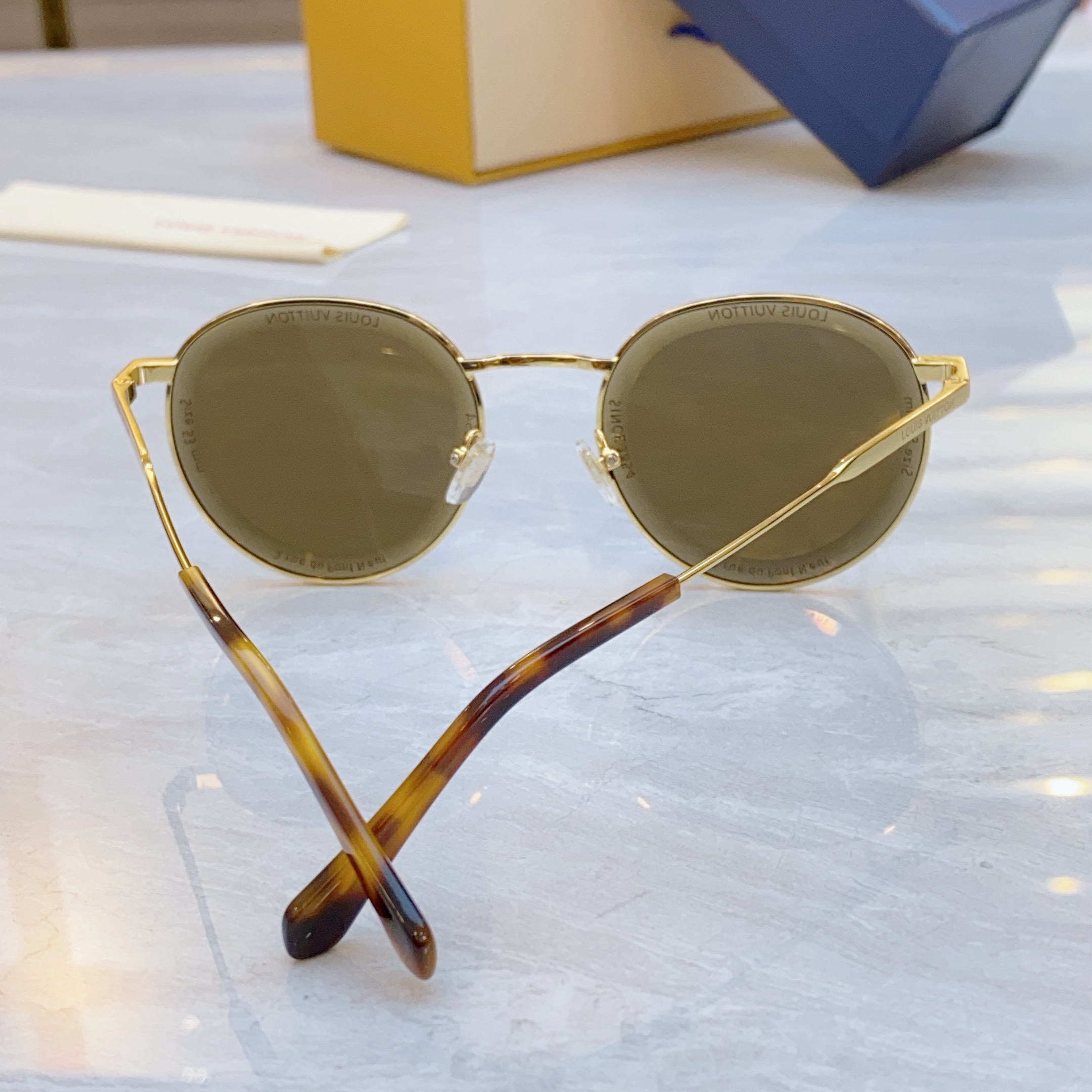 ，【LOUIS VUITTO*】路易*威登新款太阳镜，MODEL：Z2608U，SIZE：52口21-1
