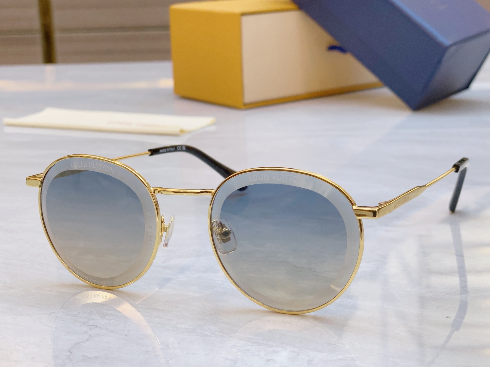 ，【LOUIS VUITTO*】路易*威登新款太阳镜，MODEL：Z2608U，SIZE：52口21-1
