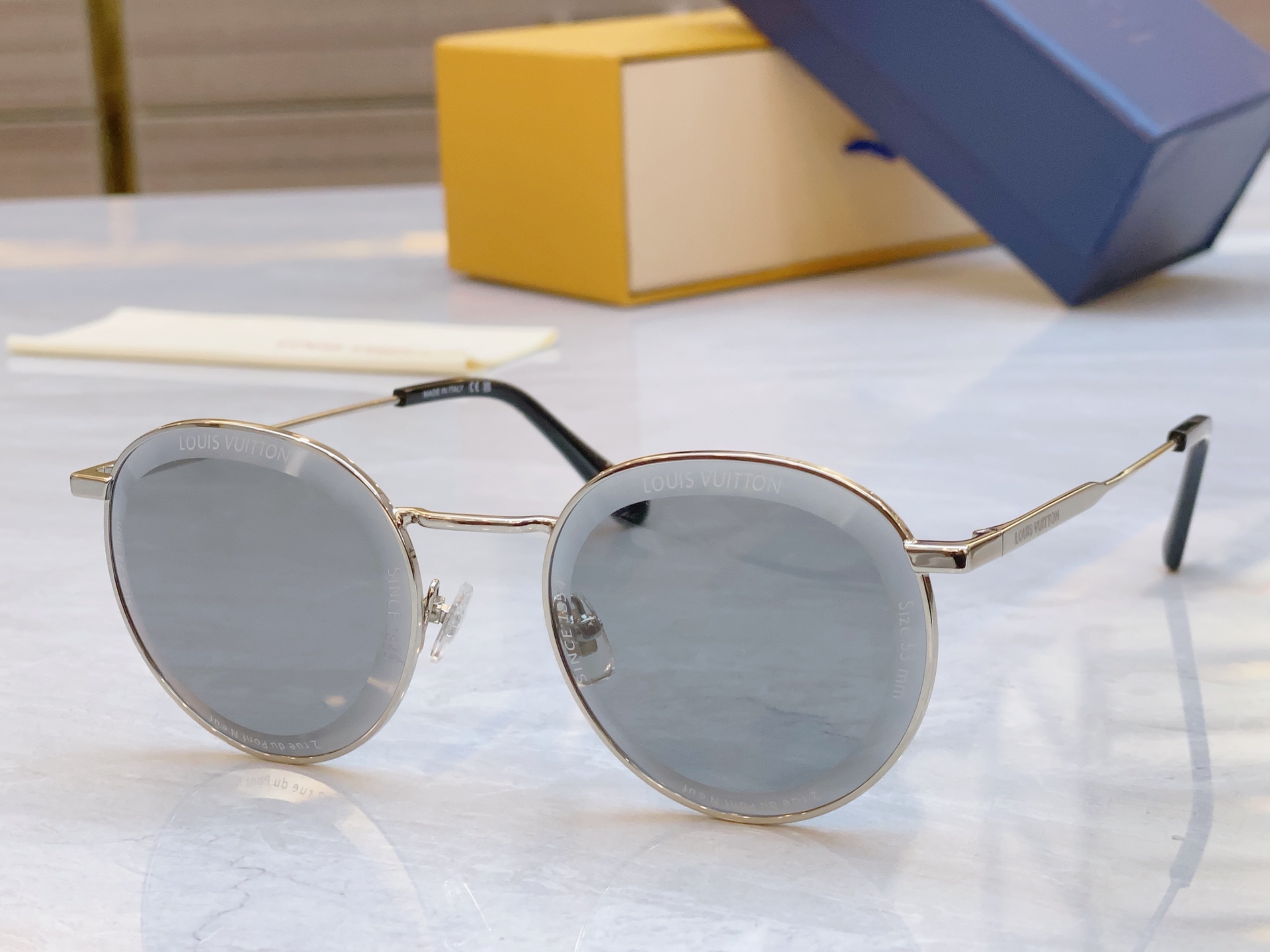 ，【LOUIS VUITTO*】路易*威登新款太阳镜，MODEL：Z2608U，SIZE：52口21-1