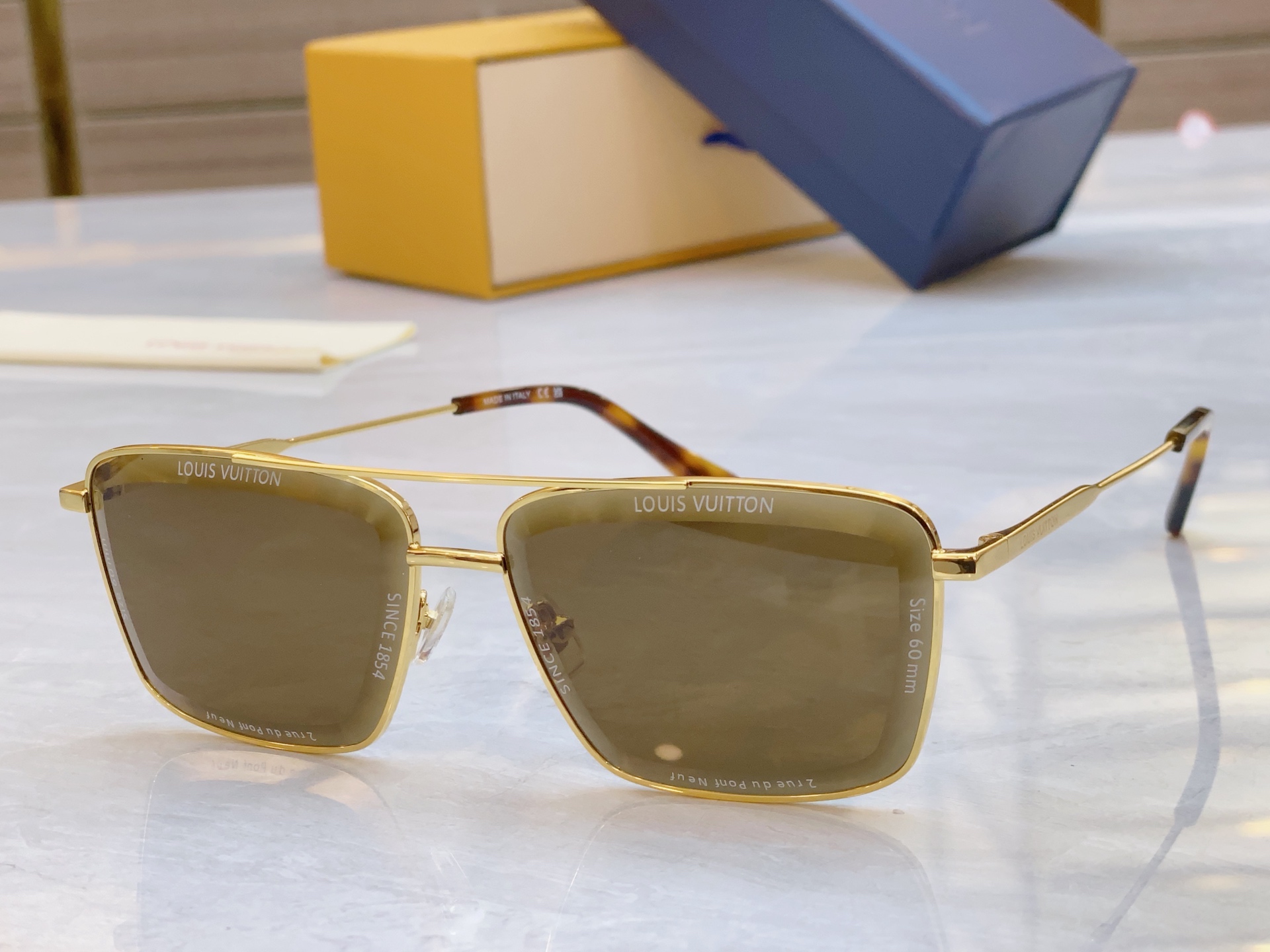 ，【LOUIS VUITTO*】路易*威登新款太阳镜，MODEL：Z2610U，SIZE：55口15-1