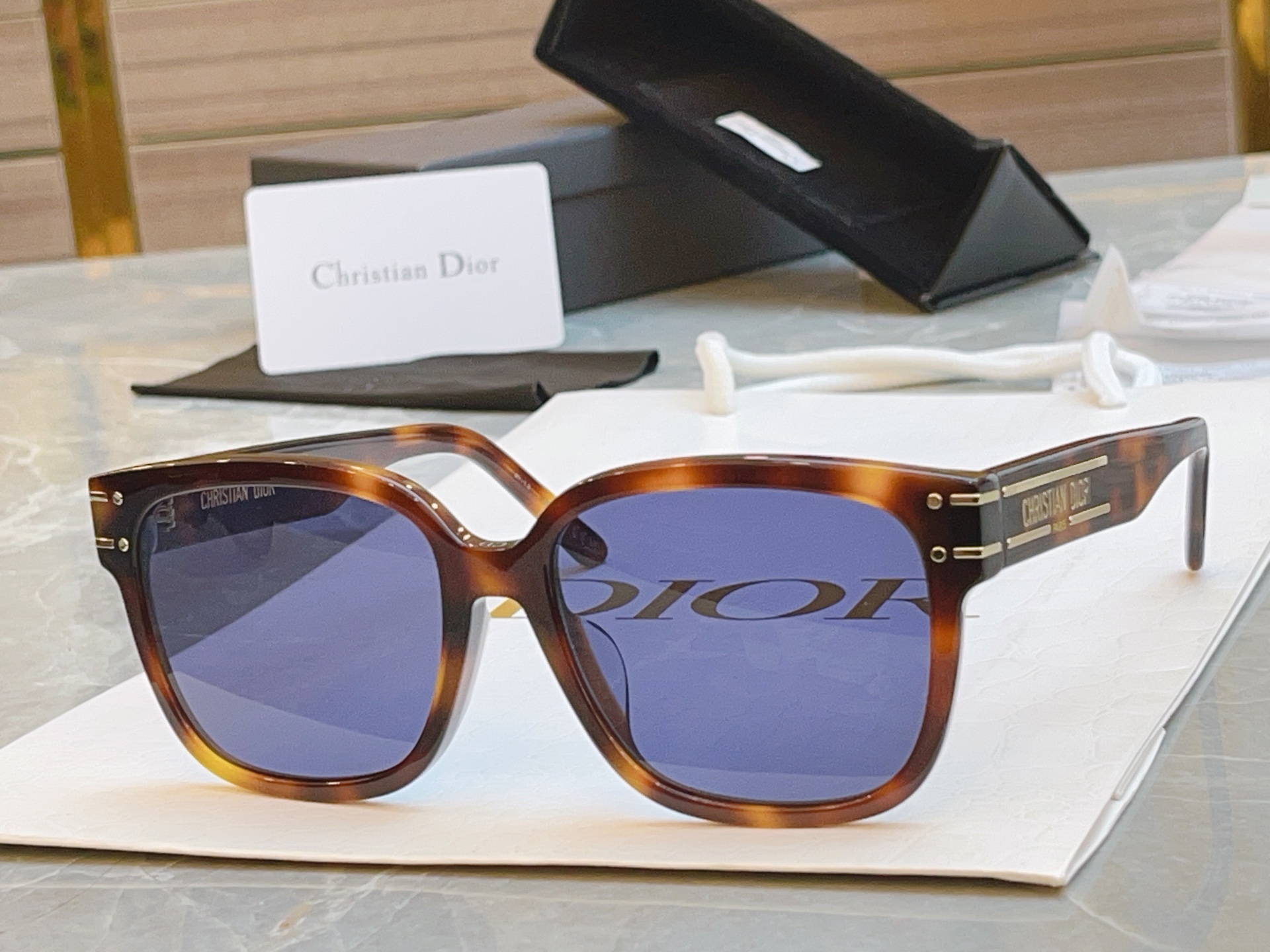 ，【DIO*】迪*奥新款太阳镜🕶️，高版本MODEL：Dior Signature S7F，SIZE：5