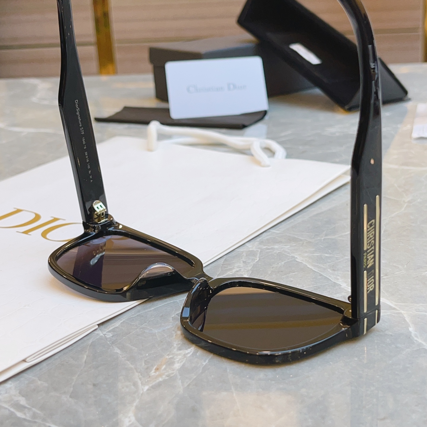 ，【DIO*】迪*奥新款太阳镜🕶️，高版本MODEL：Dior Signature S7F，SIZE：5