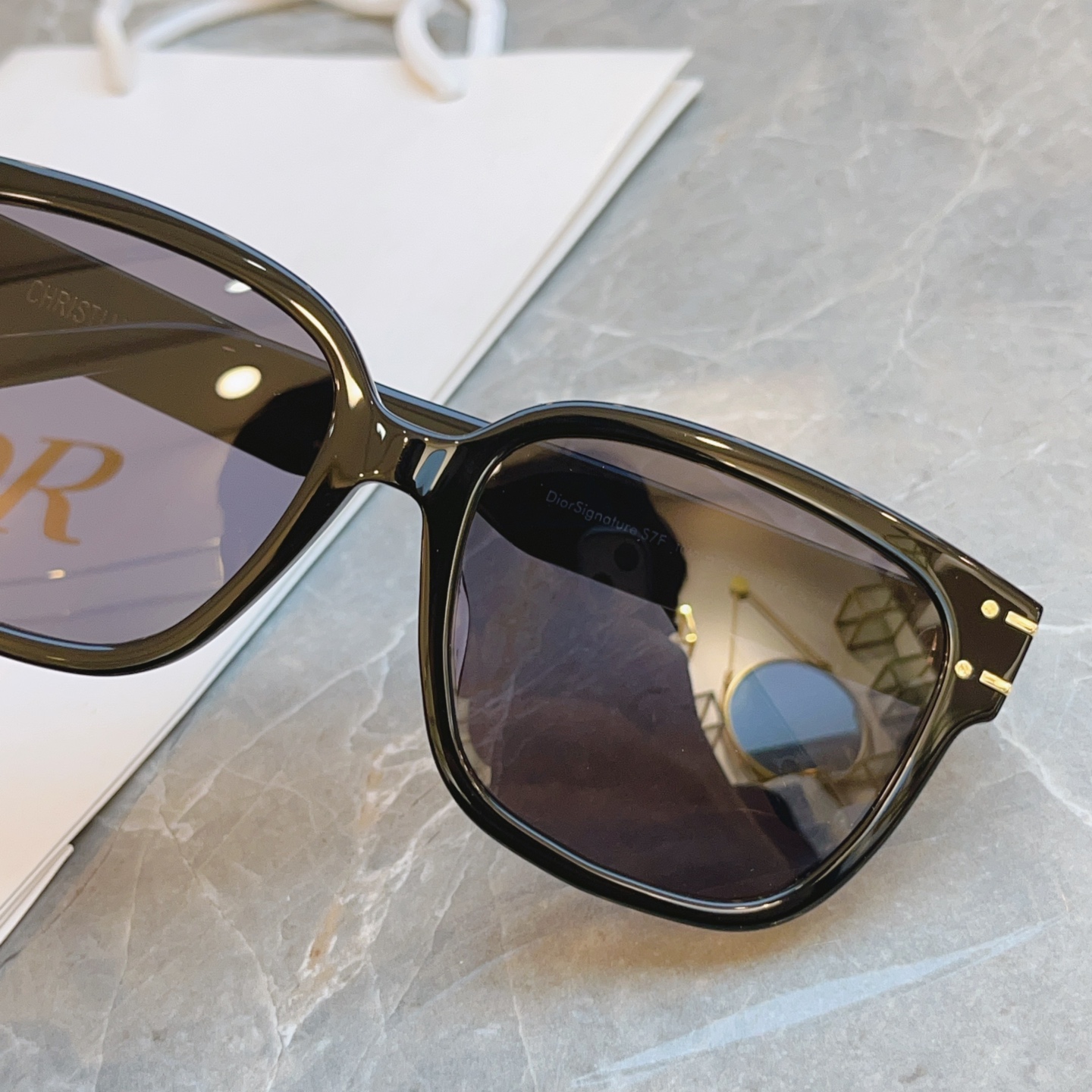 ，【DIO*】迪*奥新款太阳镜🕶️，高版本MODEL：Dior Signature S7F，SIZE：5