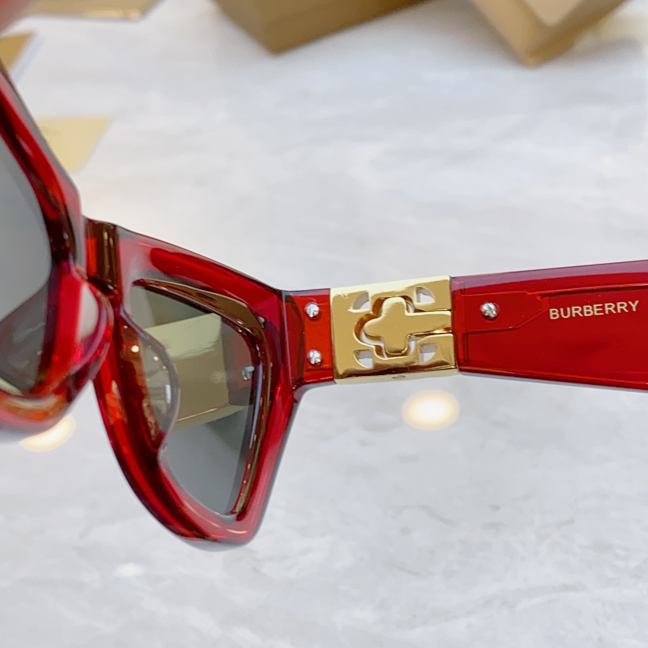 ，【BURBERR*】巴宝*莉新款太阳镜🕶️，MODEL：BE4421U，SIZE：51口18-135