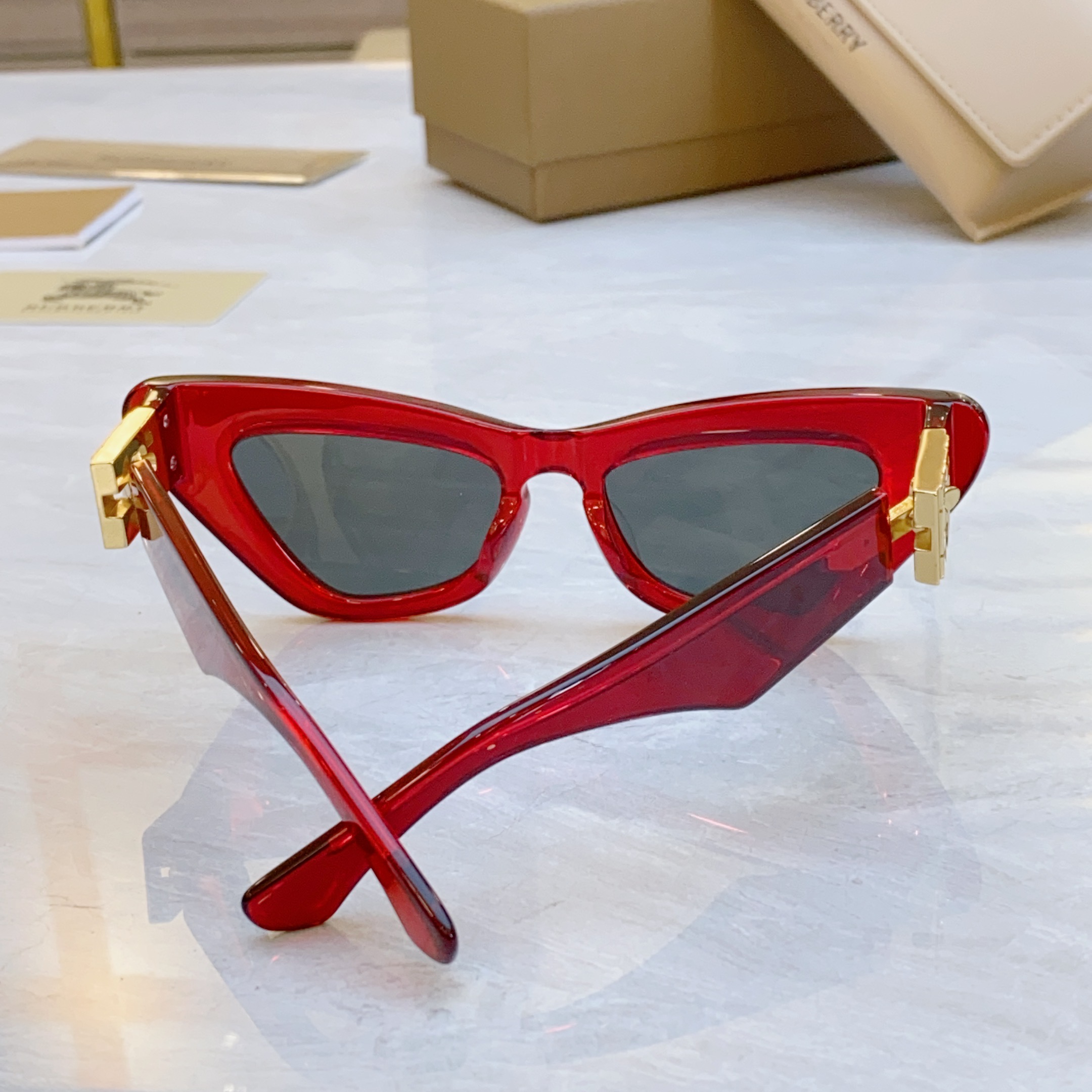 ，【BURBERR*】巴宝*莉新款太阳镜🕶️，MODEL：BE4421U，SIZE：51口18-135
