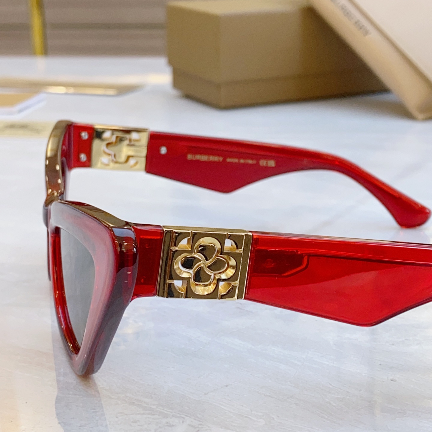 ，【BURBERR*】巴宝*莉新款太阳镜🕶️，MODEL：BE4421U，SIZE：51口18-135