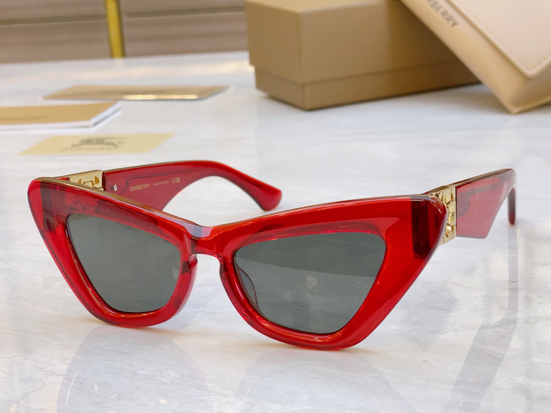 ，【BURBERR*】巴宝*莉新款太阳镜🕶️，MODEL：BE4421U，SIZE：51口18-135