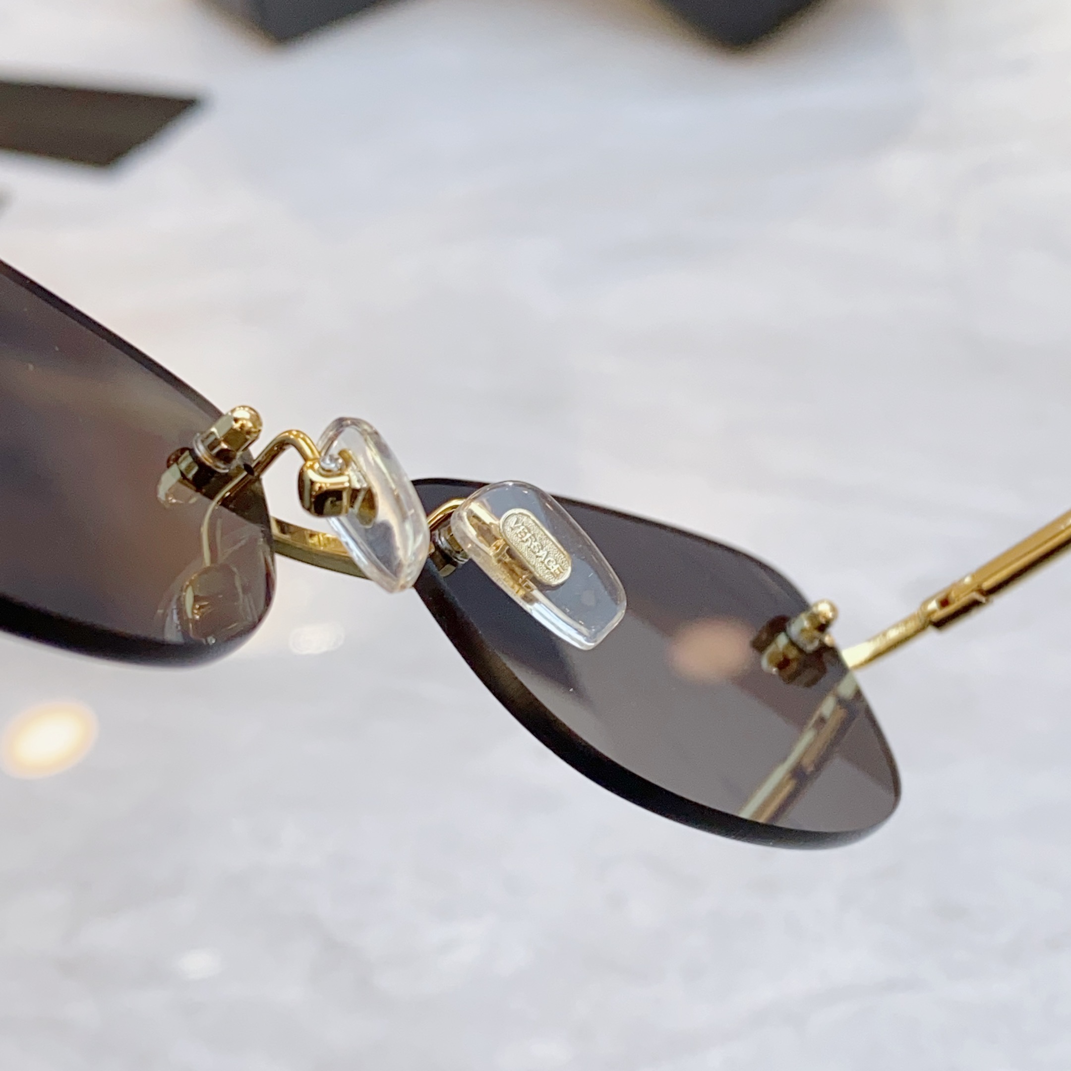 ，【VERSAC*】范思*哲新款太阳镜，
MODEL：VE6812，SIZE：57口17-140