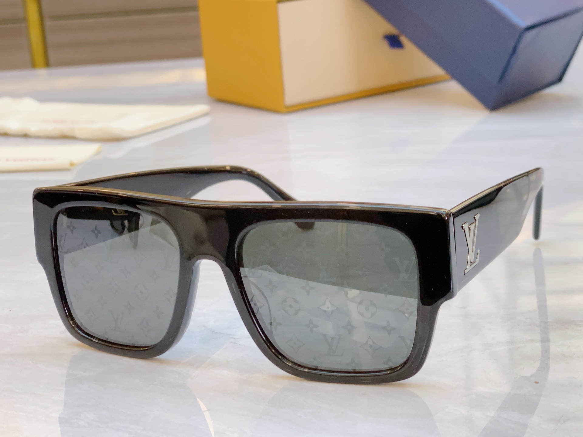 ，【LOUIS VUITTO*】路易*威登新款太阳镜，MODEL：Z2043U，SIZE：54口19-1
