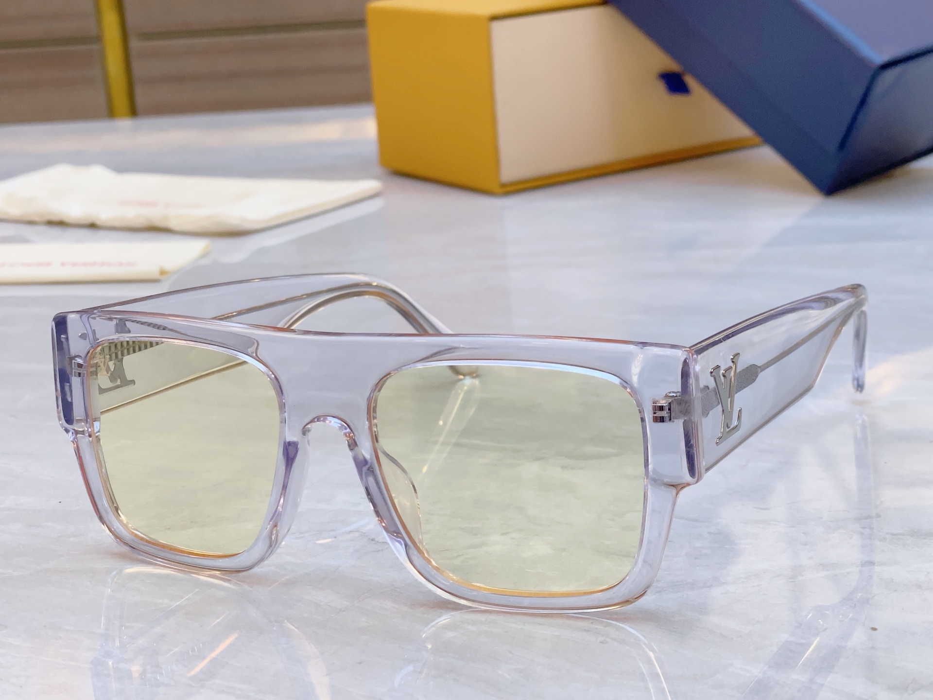 ，【LOUIS VUITTO*】路易*威登新款太阳镜，MODEL：Z2043U，SIZE：54口19-1