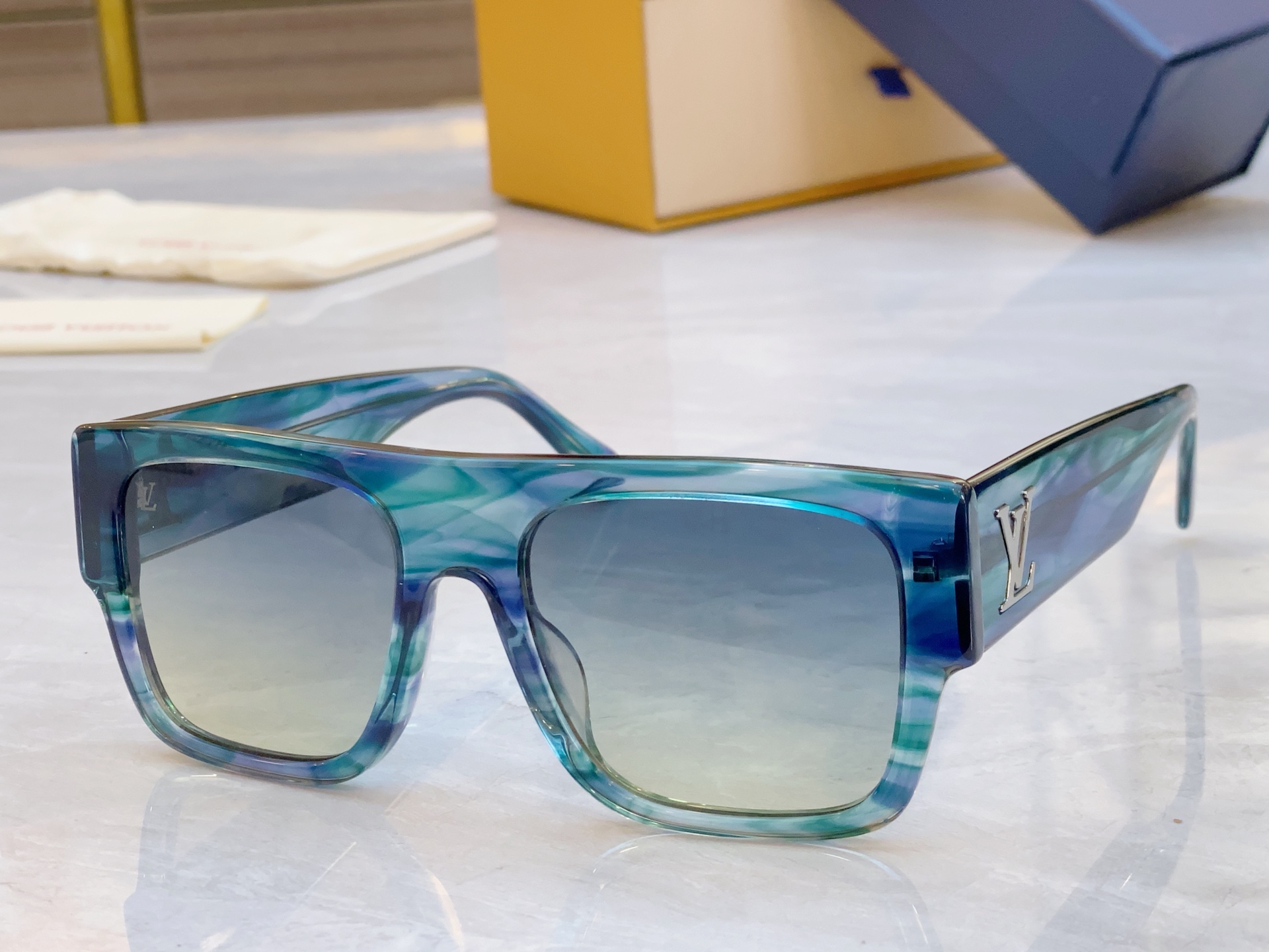 ，【LOUIS VUITTO*】路易*威登新款太阳镜，MODEL：Z2043U，SIZE：54口19-1